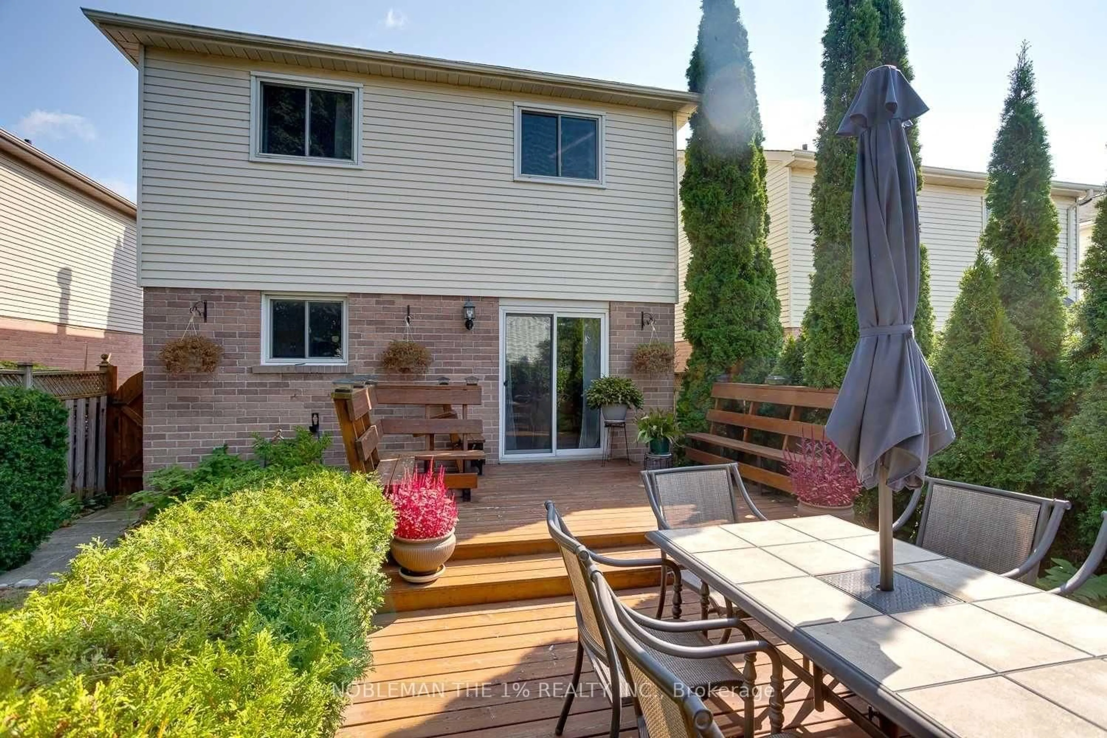 Patio, unknown for 8 Inglis Ave, Clarington Ontario L1E 2A8