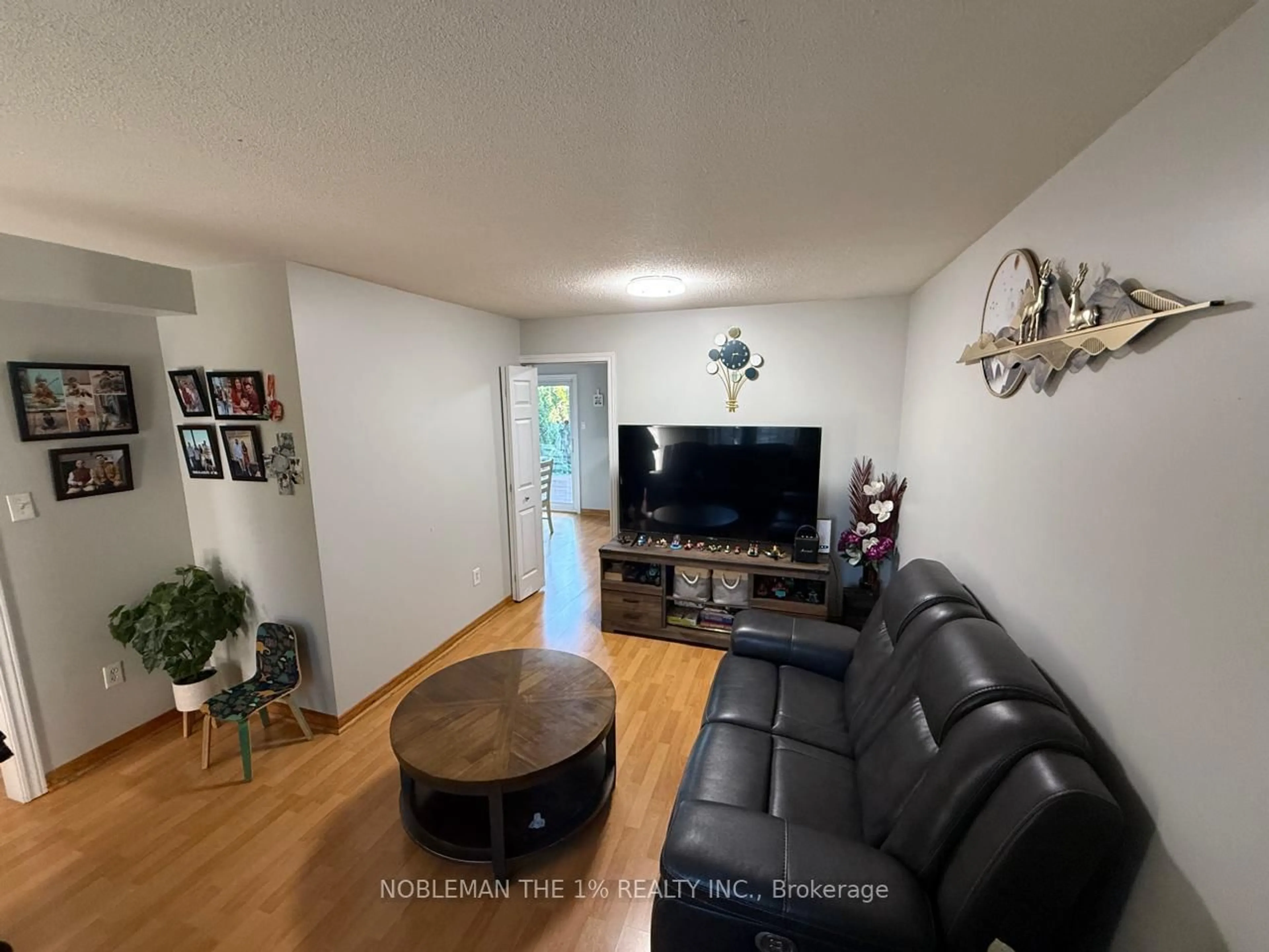 A pic of a room for 8 Inglis Ave, Clarington Ontario L1E 2A8