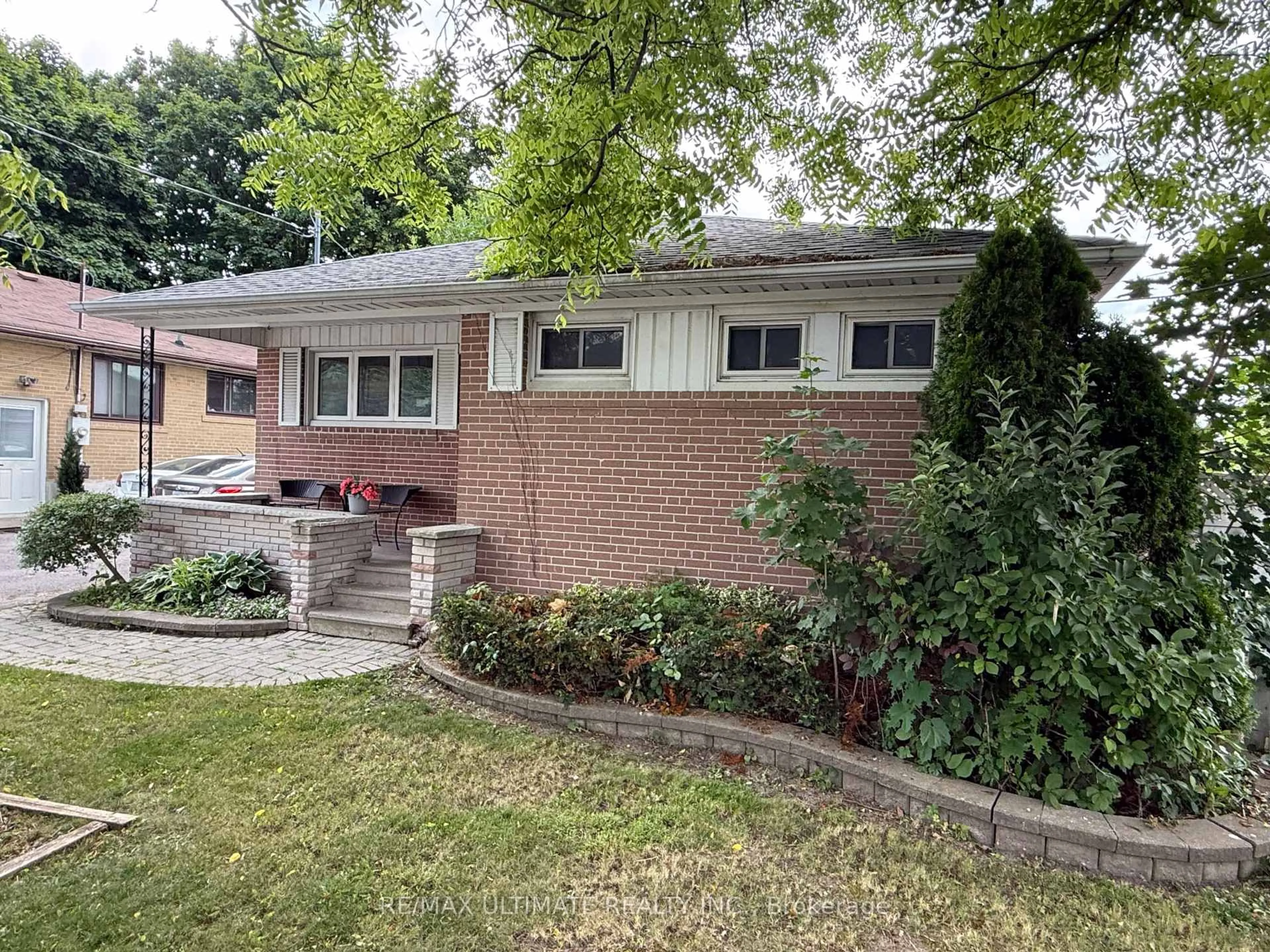 Home with brick exterior material, street for 313 Rossland Rd, Whitby Ontario L1N 3H8