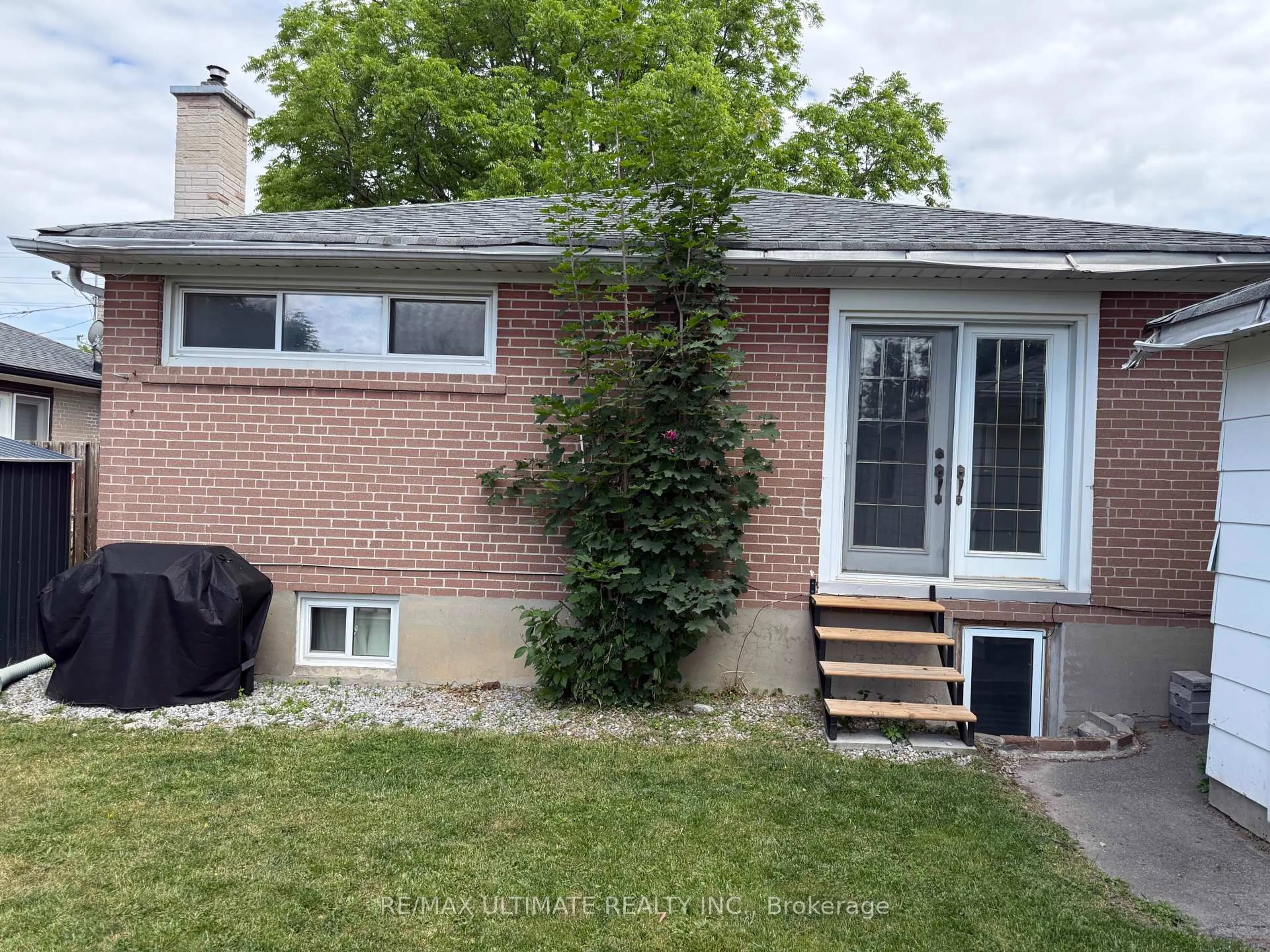 Unknown for 313 Rossland Rd, Whitby Ontario L1N 3H8