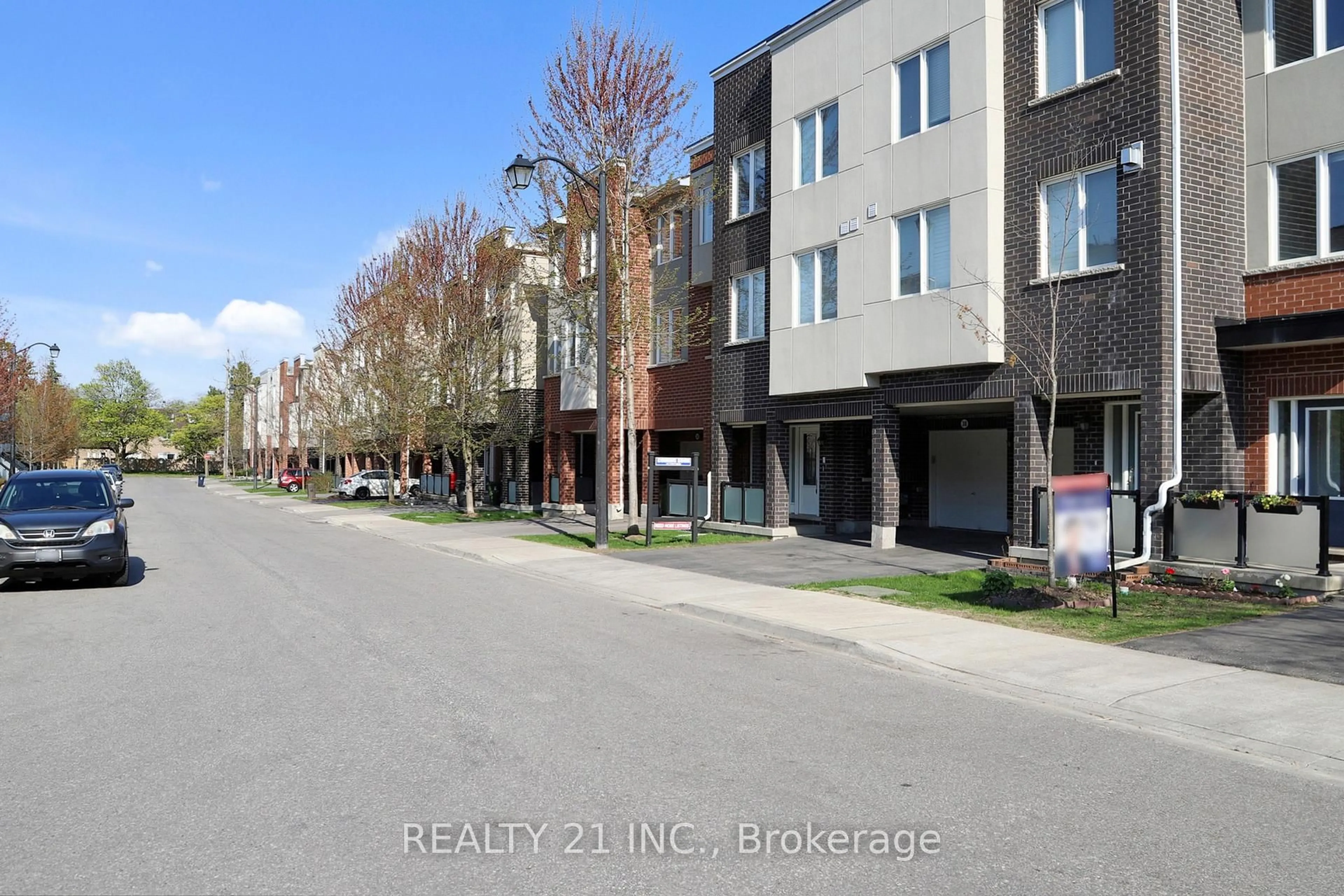 Blurry image for 42 Heron Park Pl Pl, Toronto Ontario M1E 0B8