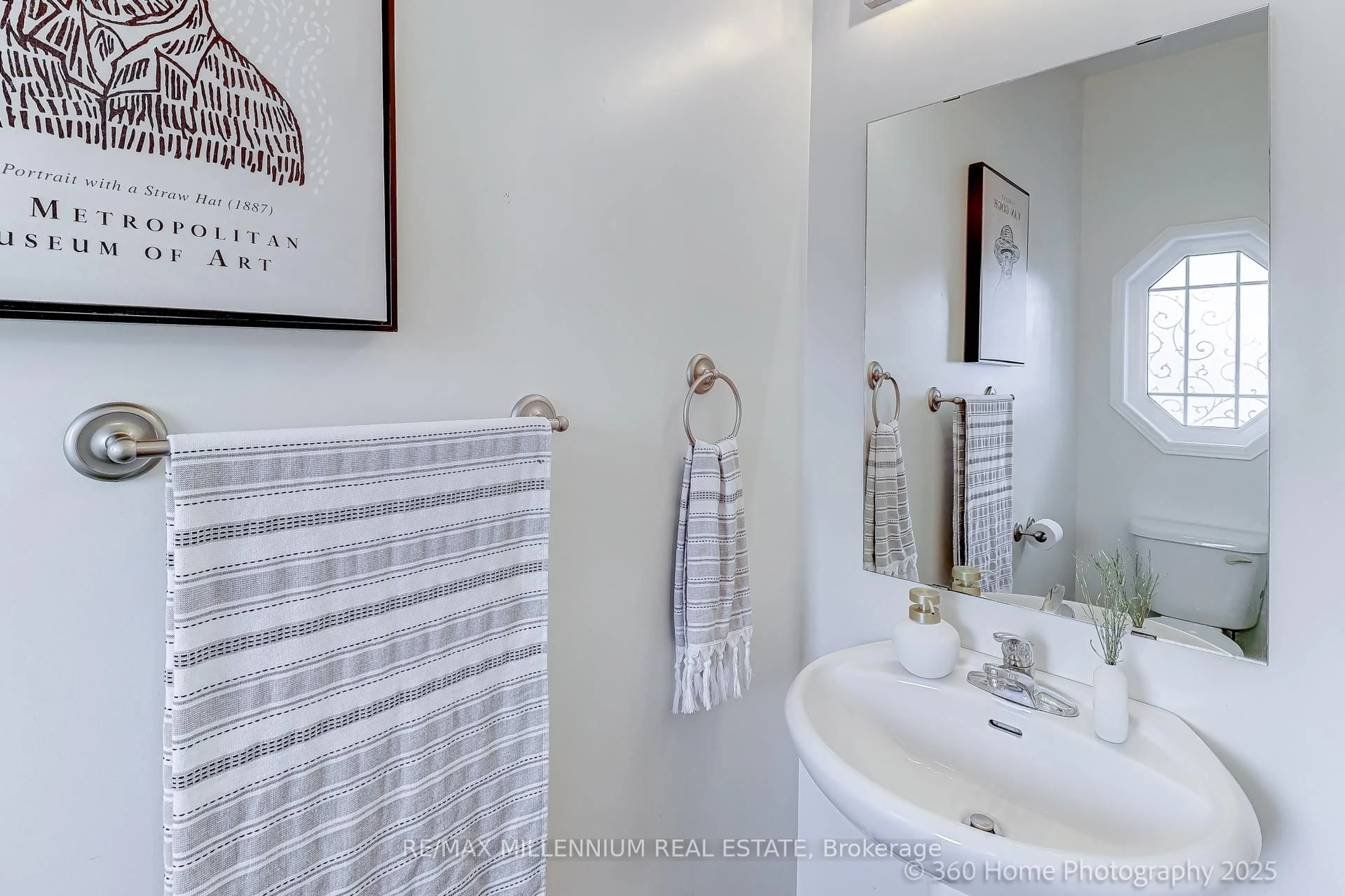 Contemporary bathroom, ceramic/tile floor for 33 Britannia Ave, Oshawa Ontario L1L 0C1