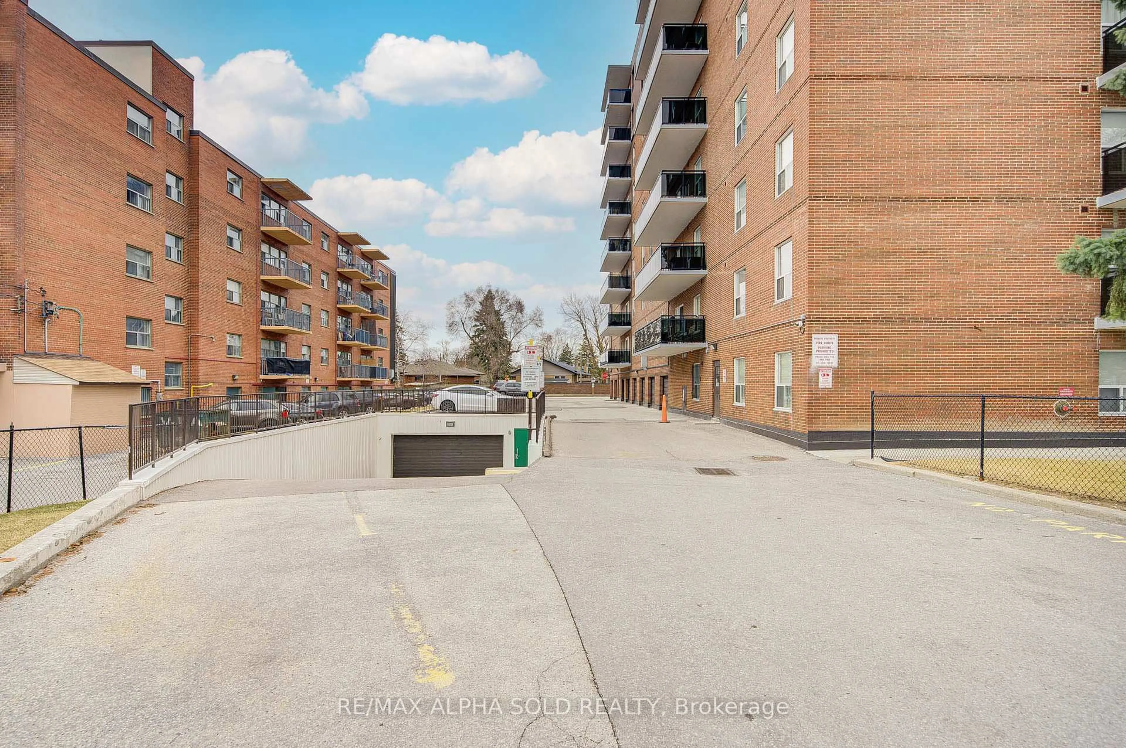 Patio, street for 855 Kennedy Rd #403, Toronto Ontario M1K 2E3