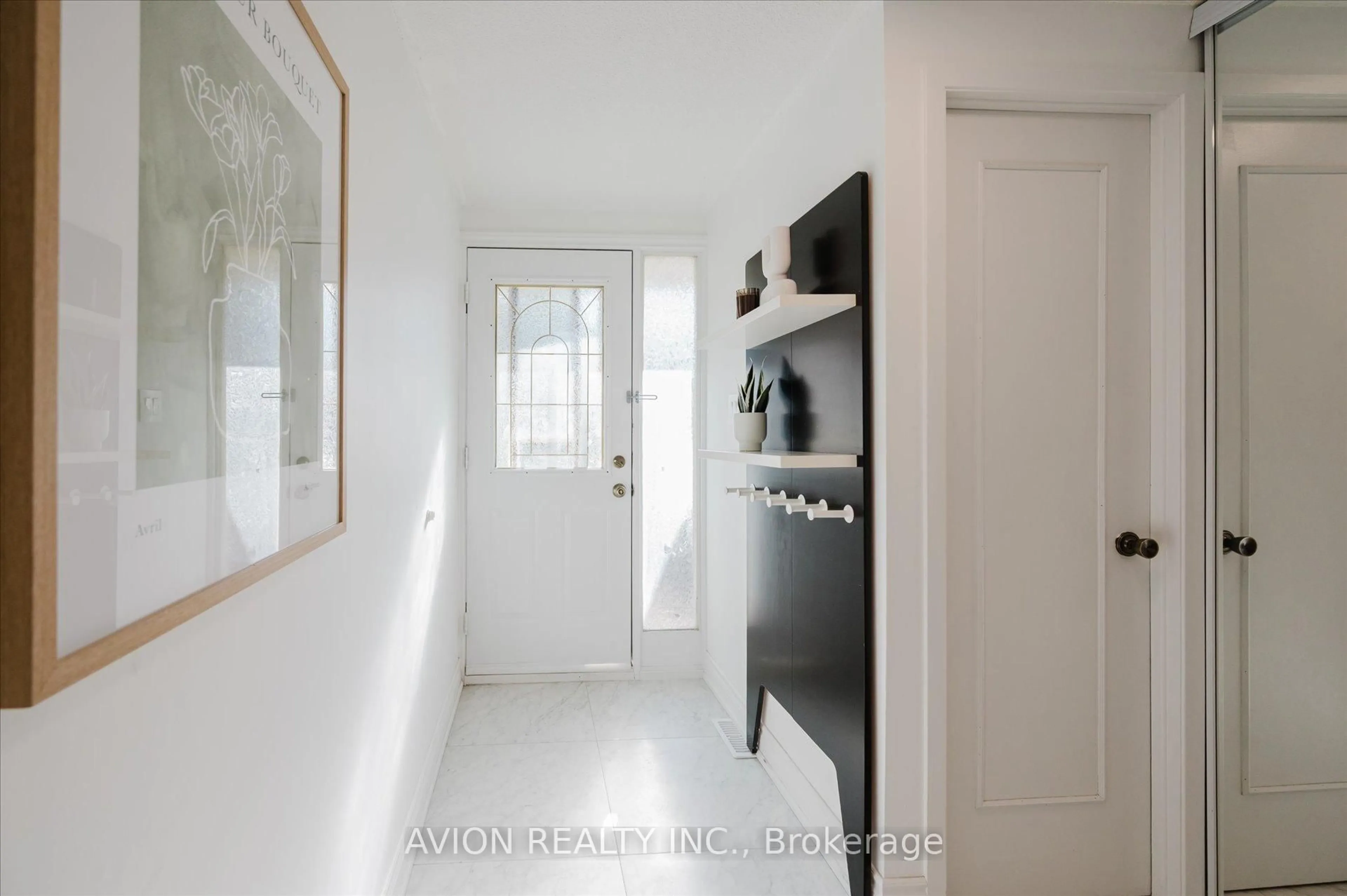 Indoor entryway for 16 Glencoyne Cres, Toronto Ontario M1W 2Z2