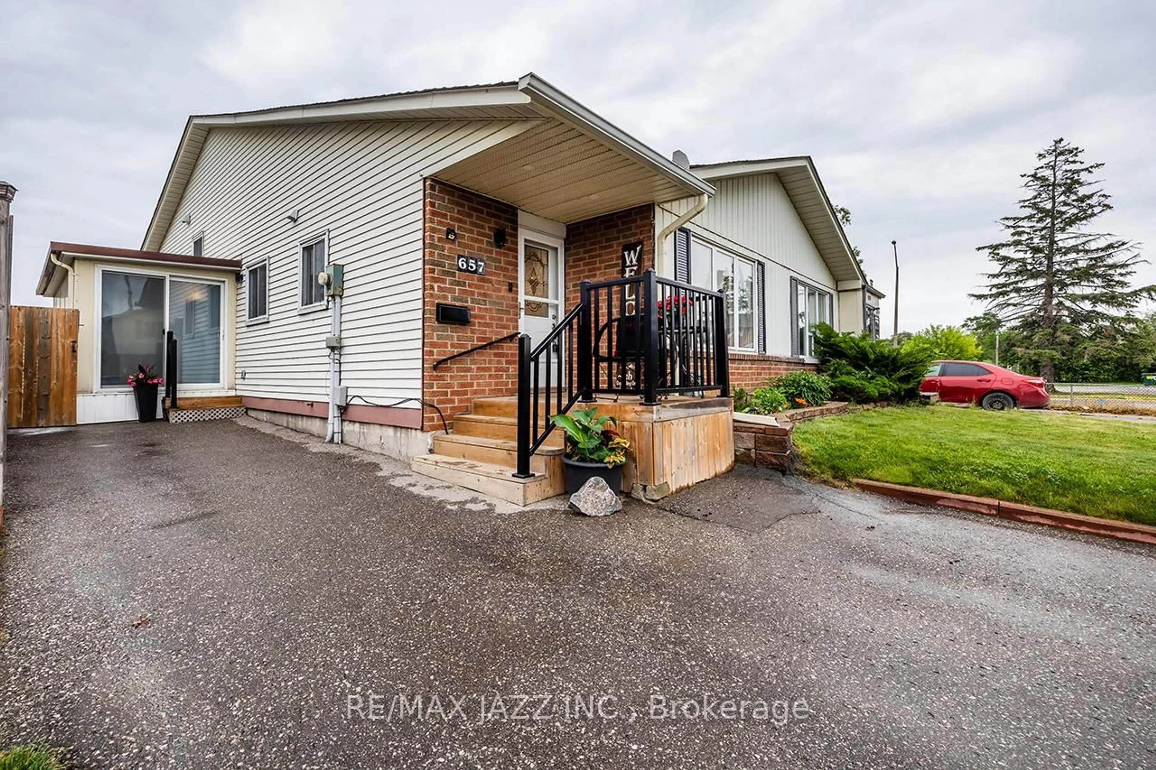 Unknown for 657 Dorchester Dr, Oshawa Ontario L1J 6L4