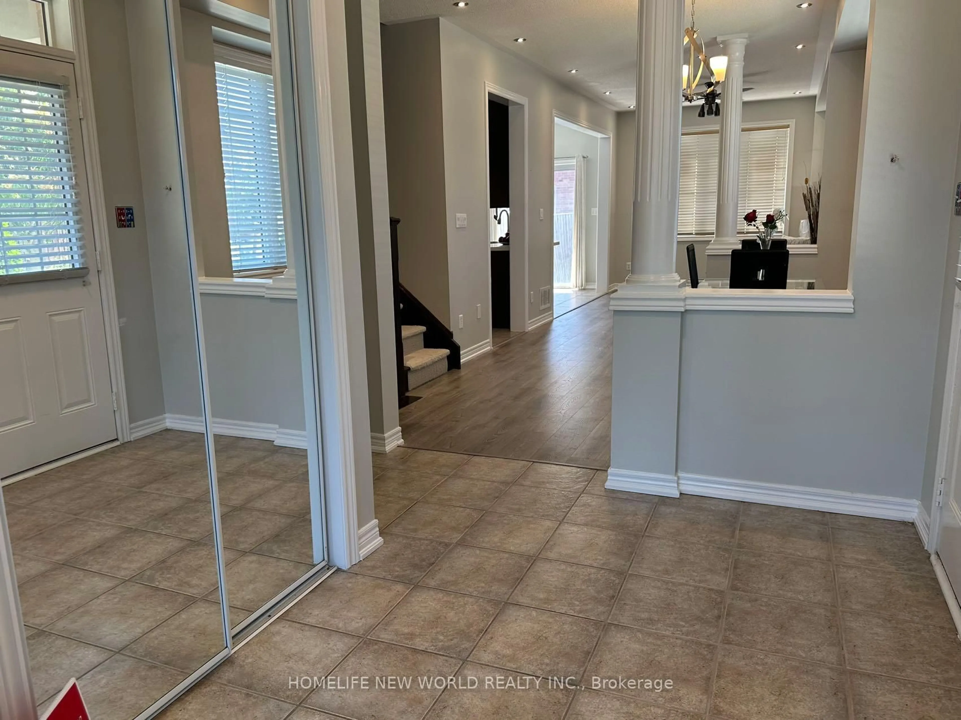 Indoor entryway for 35 Westport Dr, Whitby Ontario L1R 0J4