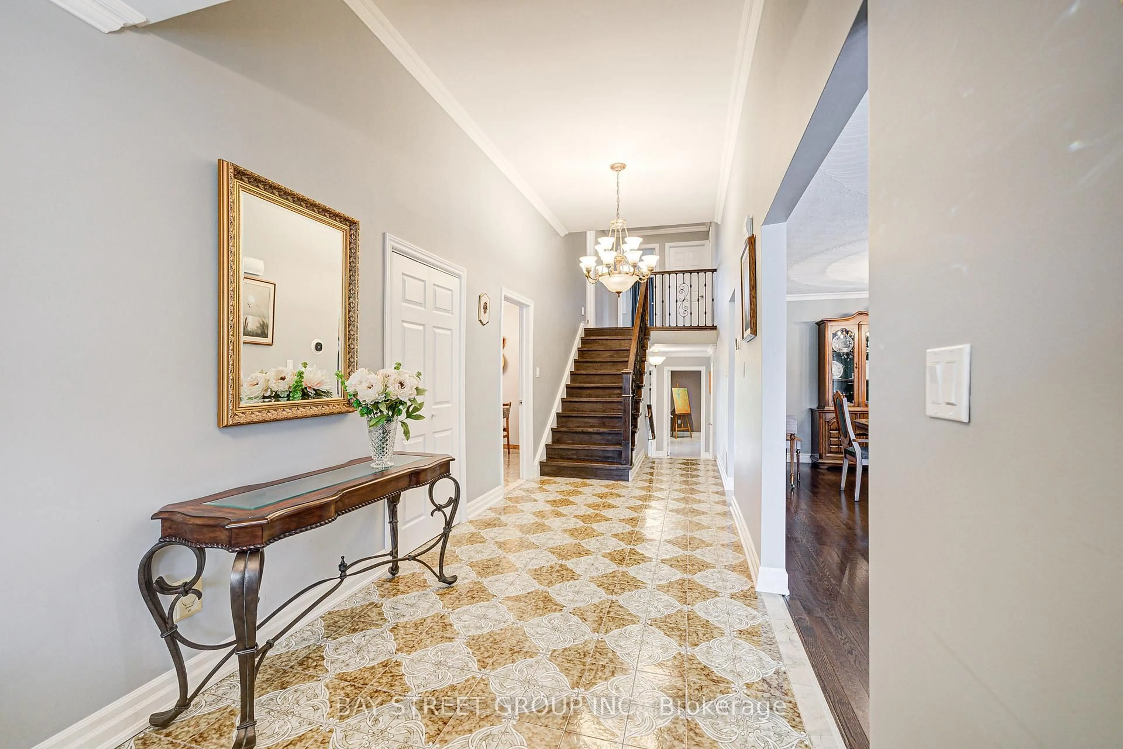Indoor foyer for 38 Leafield Dr, Toronto Ontario M1W 2T2