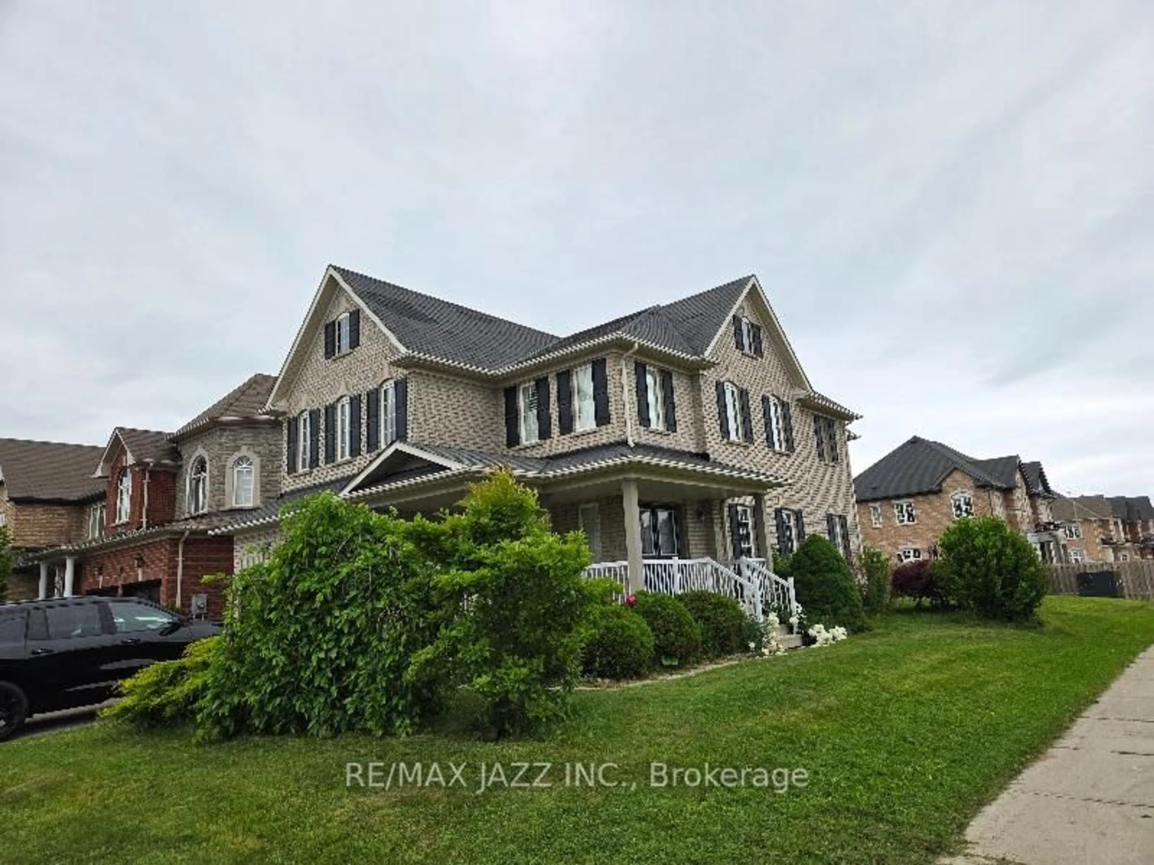 A pic from outside/outdoor area/front of a property/back of a property/a pic from drone, street for 57 McBride Ave, Clarington Ontario L1C 0J6