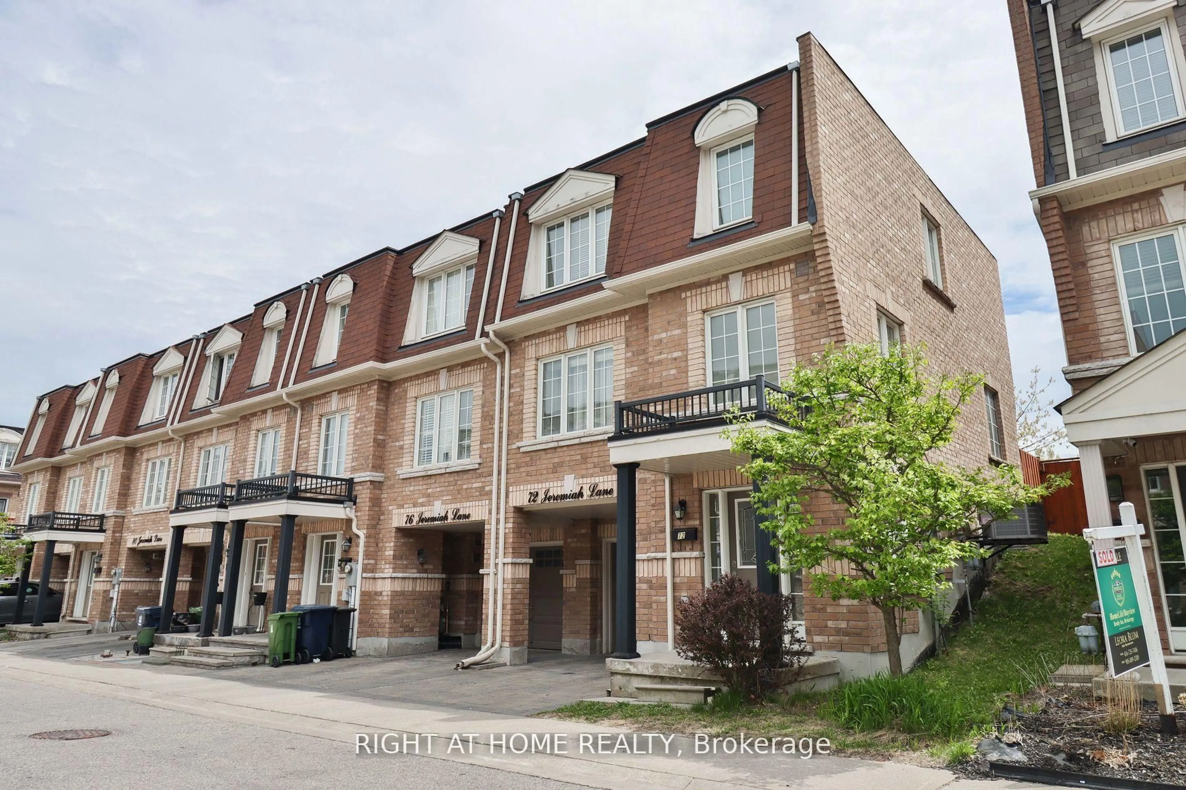 Home with brick exterior material, building for 72 Jeremiah Lane, Toronto Ontario M1J 0A4