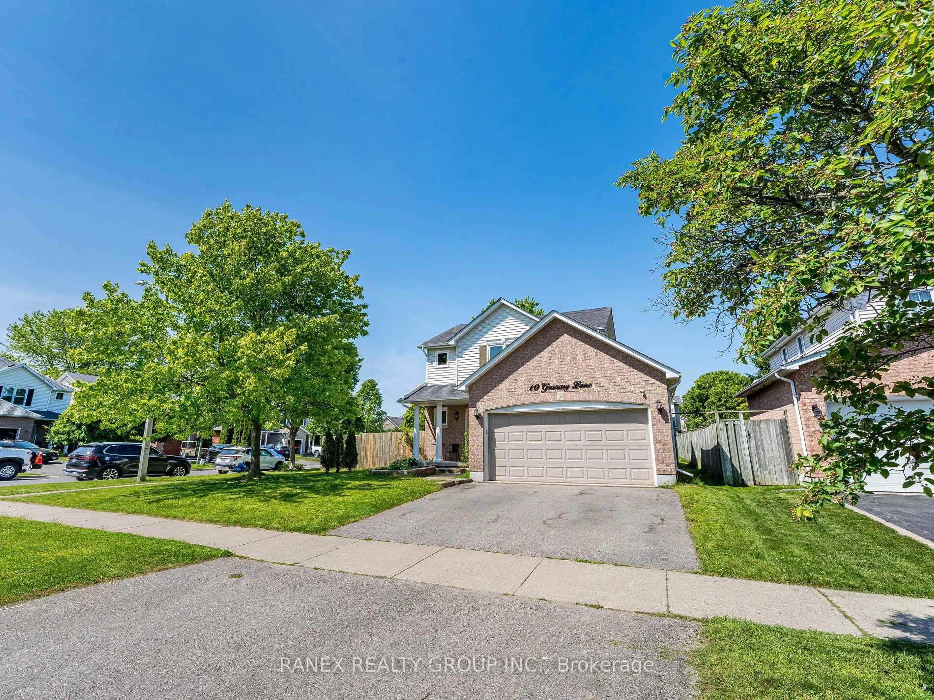 A pic from outside/outdoor area/front of a property/back of a property/a pic from drone, street for 10 Granary Lane, Clarington Ontario L1E 2X9