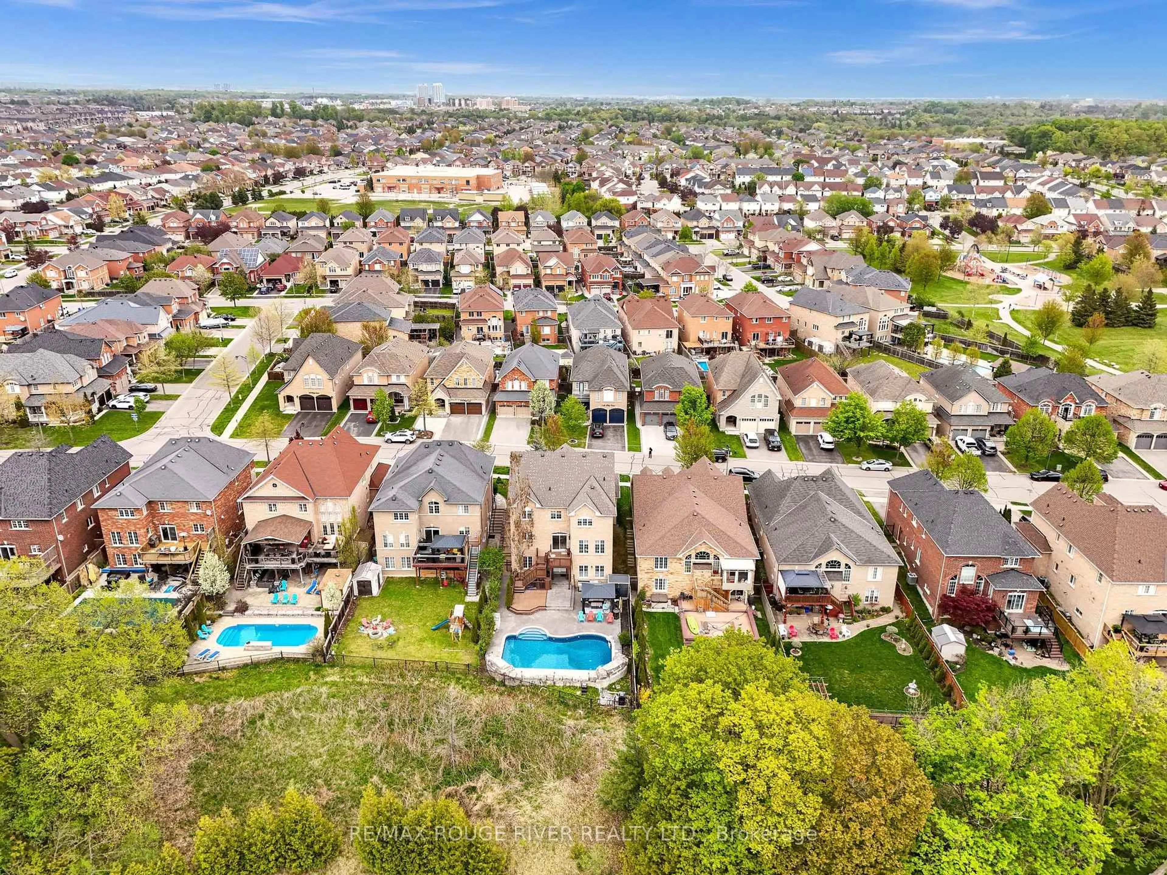 A pic from outside/outdoor area/front of a property/back of a property/a pic from drone, unknown for 8 St Philip Crt, Whitby Ontario L1P 0A5