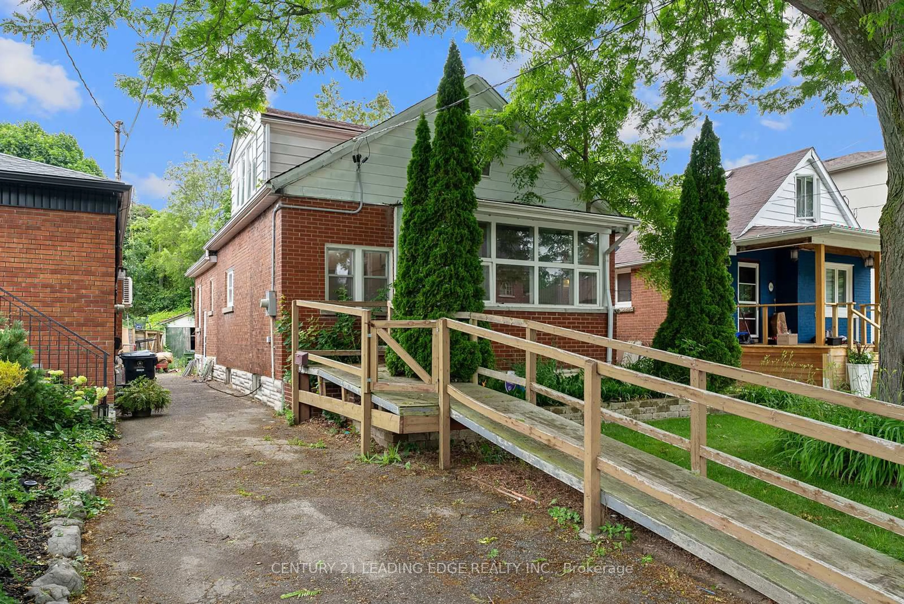 Unknown for 102 Kalmar Ave, Toronto Ontario M1N 3G4