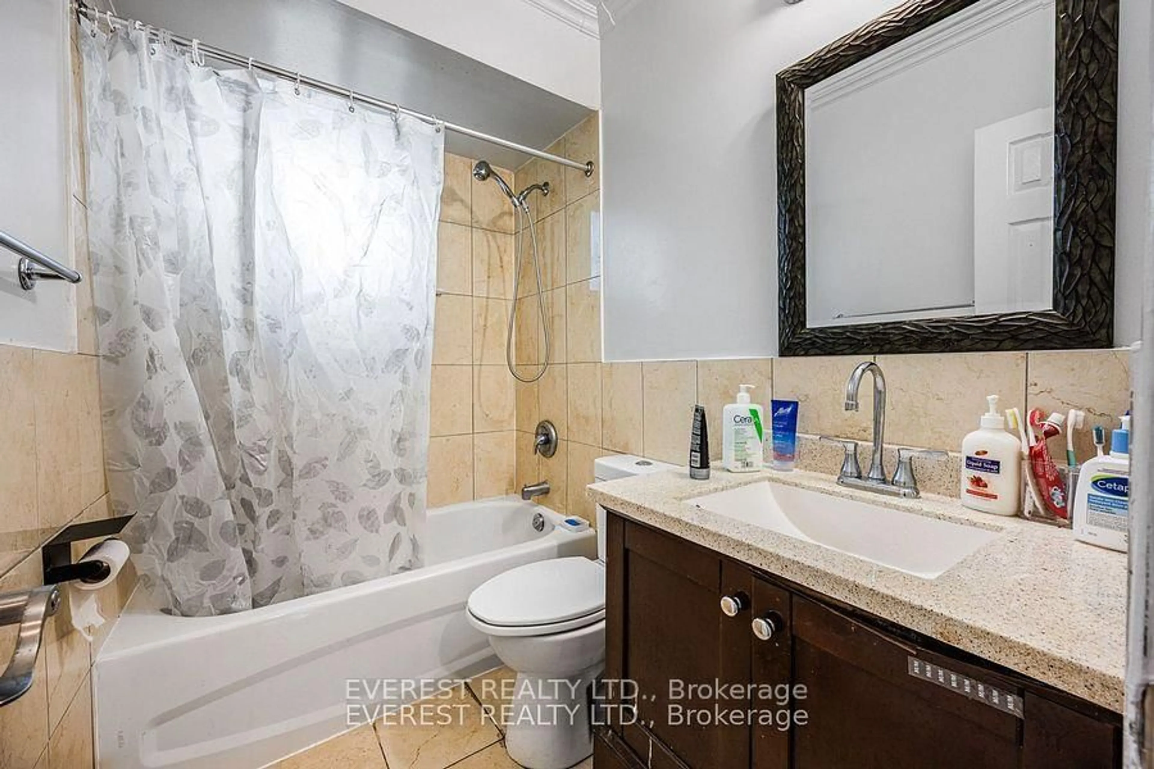 Standard bathroom, ceramic/tile floor for 91 Hart Ave, Toronto Ontario M1K 3H3