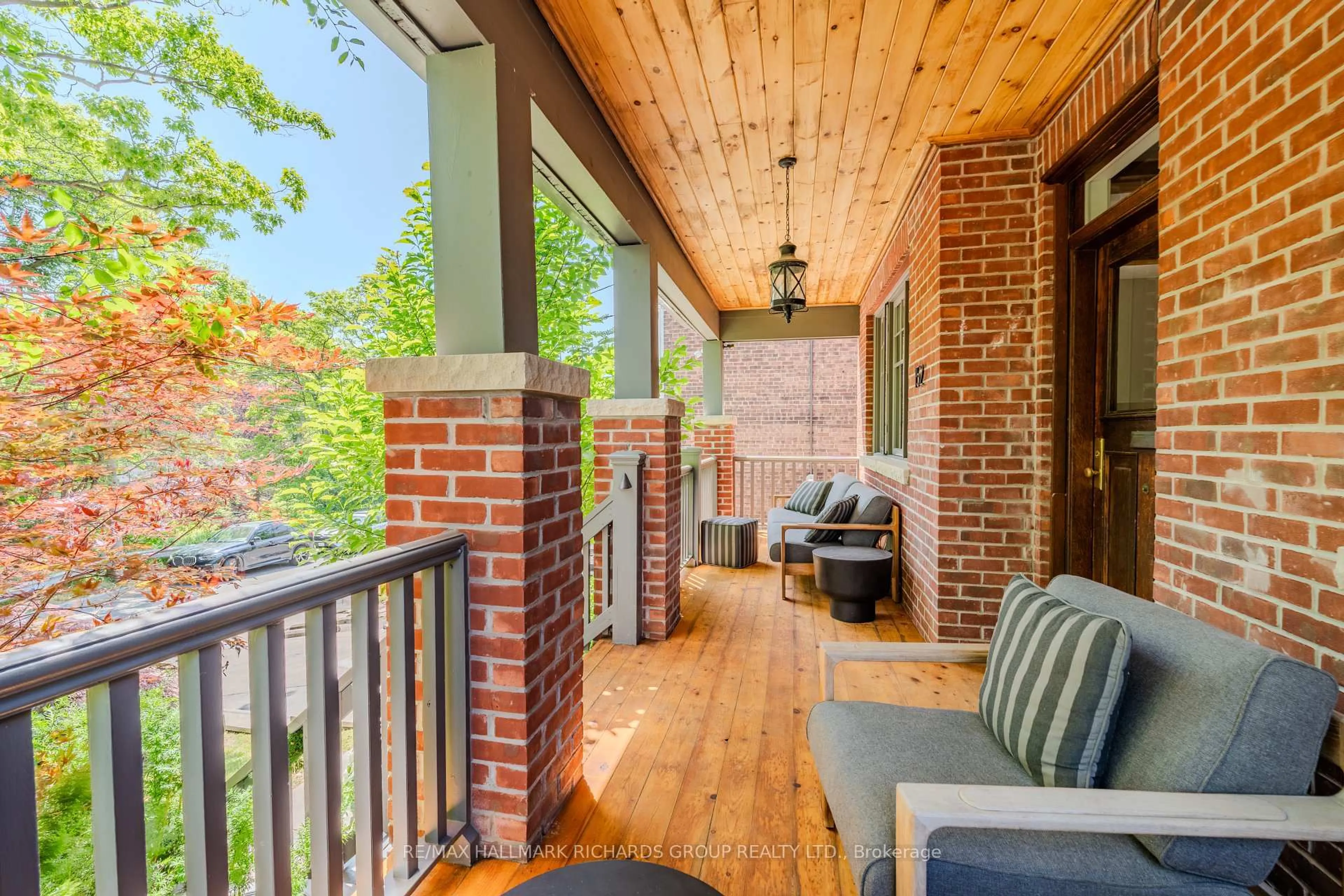 Patio, street for 152 Kenilworth Ave, Toronto Ontario M4L 3S6