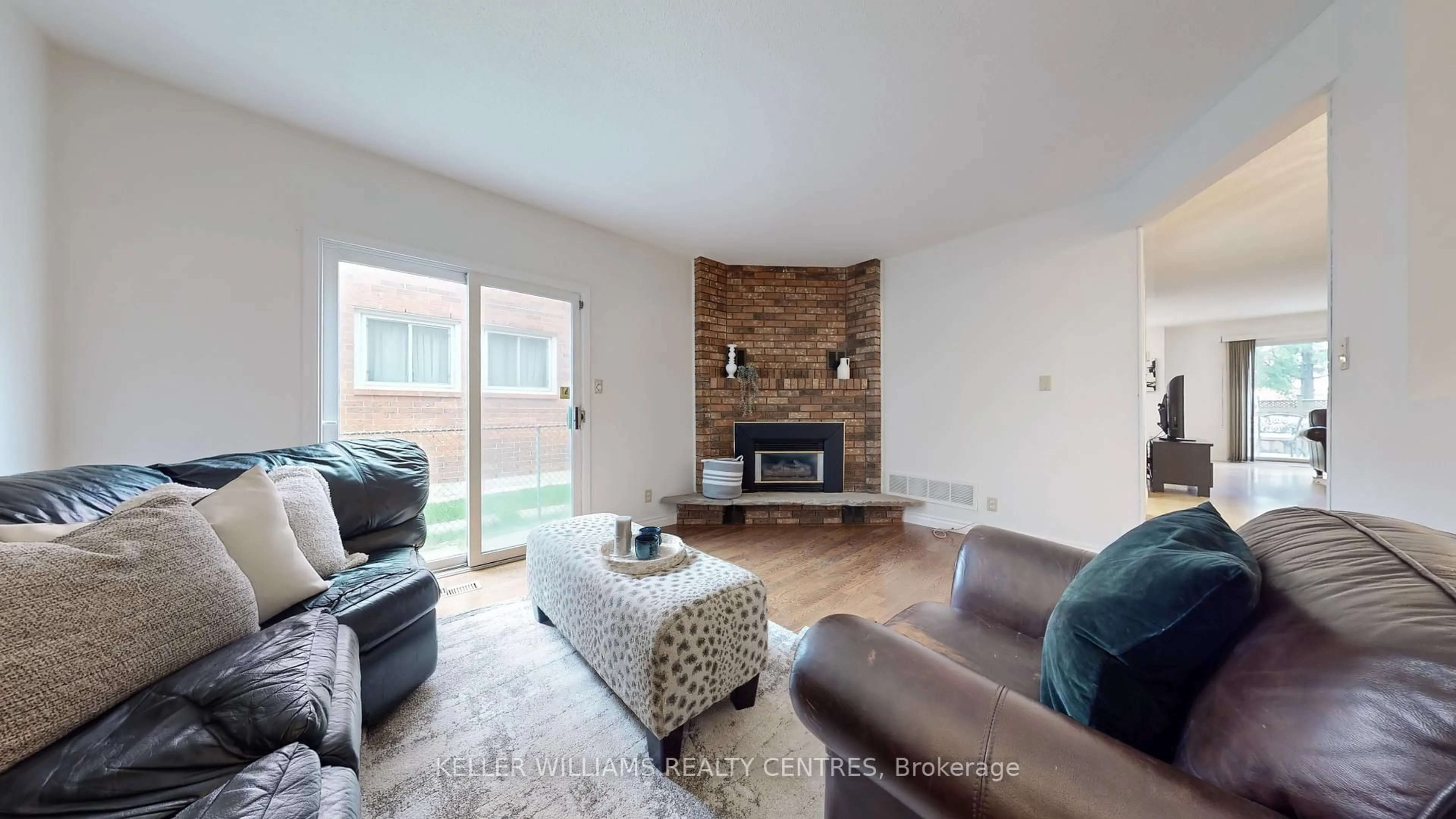 Living room with furniture, unknown for 375 Huntsmill Blvd, Toronto Ontario M1W 3R8