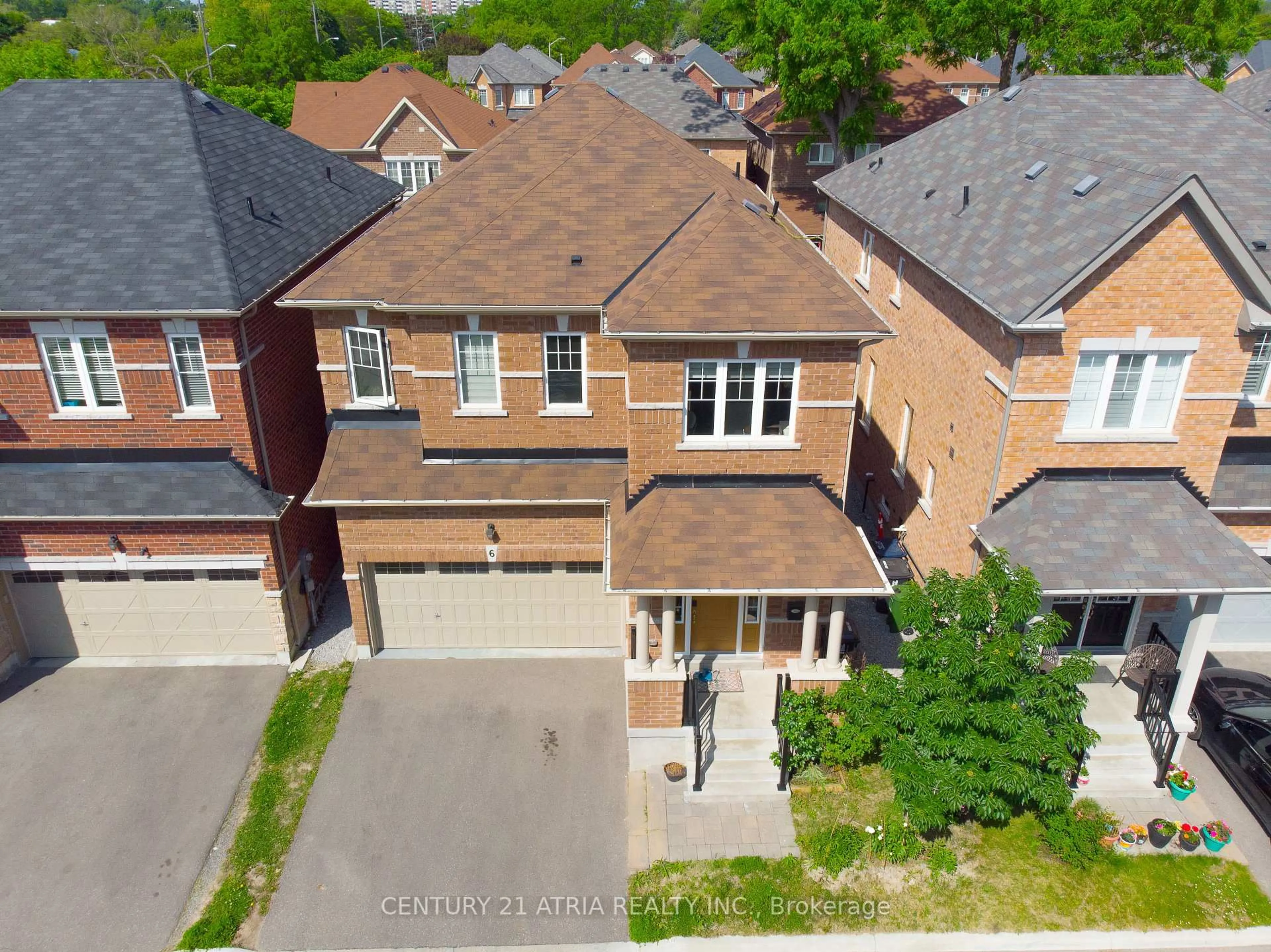 A pic from outside/outdoor area/front of a property/back of a property/a pic from drone, street for 6 Wildflower Way, Toronto Ontario M1E 0C3