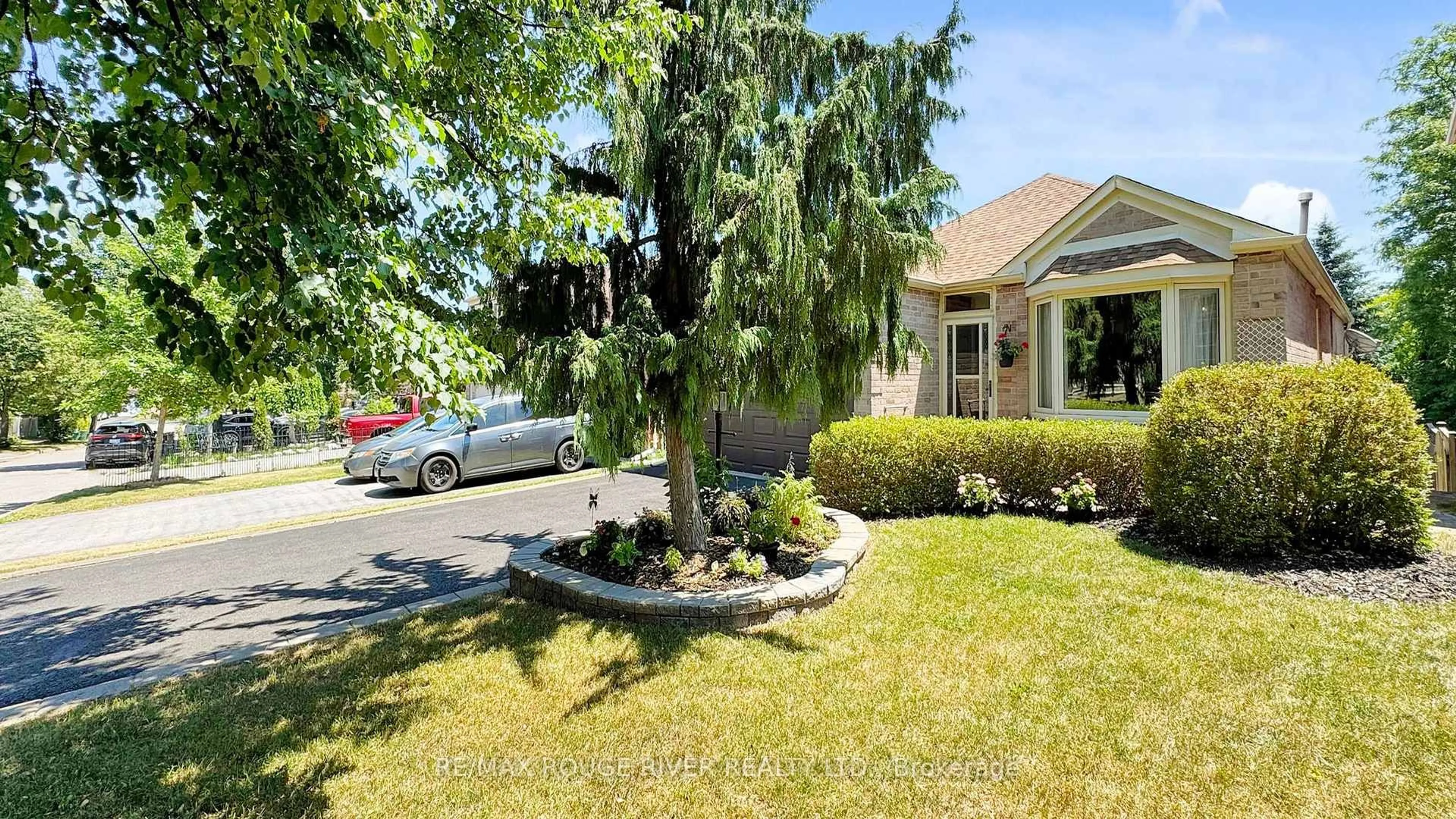 Unknown for 1009 Maury Cres, Pickering Ontario L1X 1P7