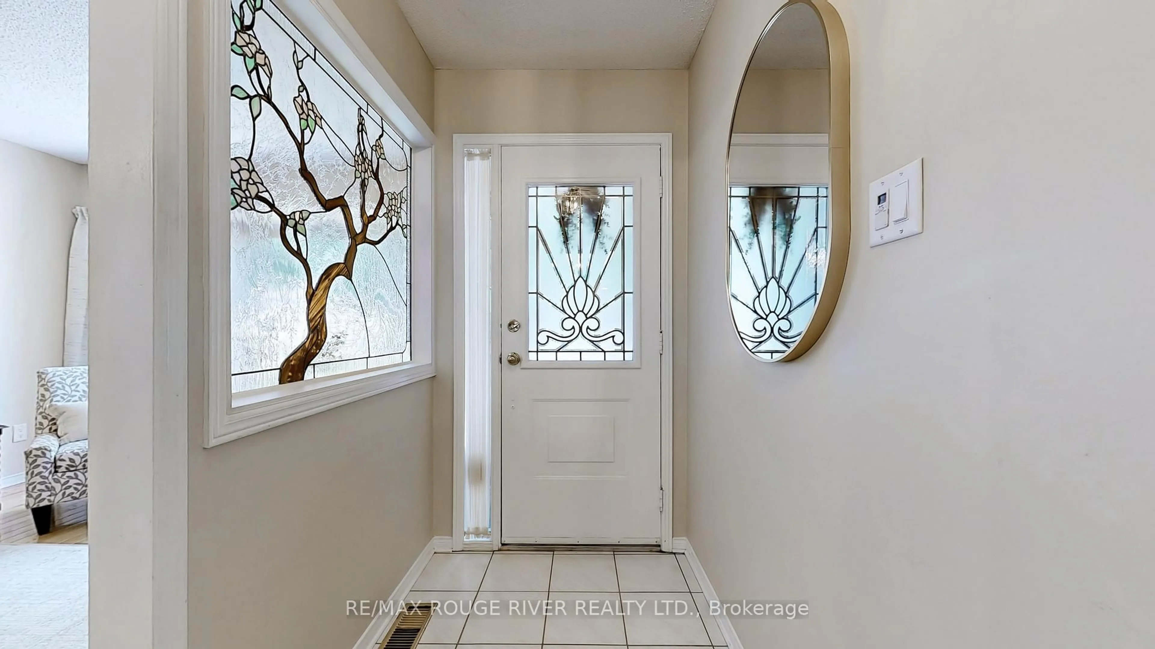 Indoor entryway for 1009 Maury Cres, Pickering Ontario L1X 1P7