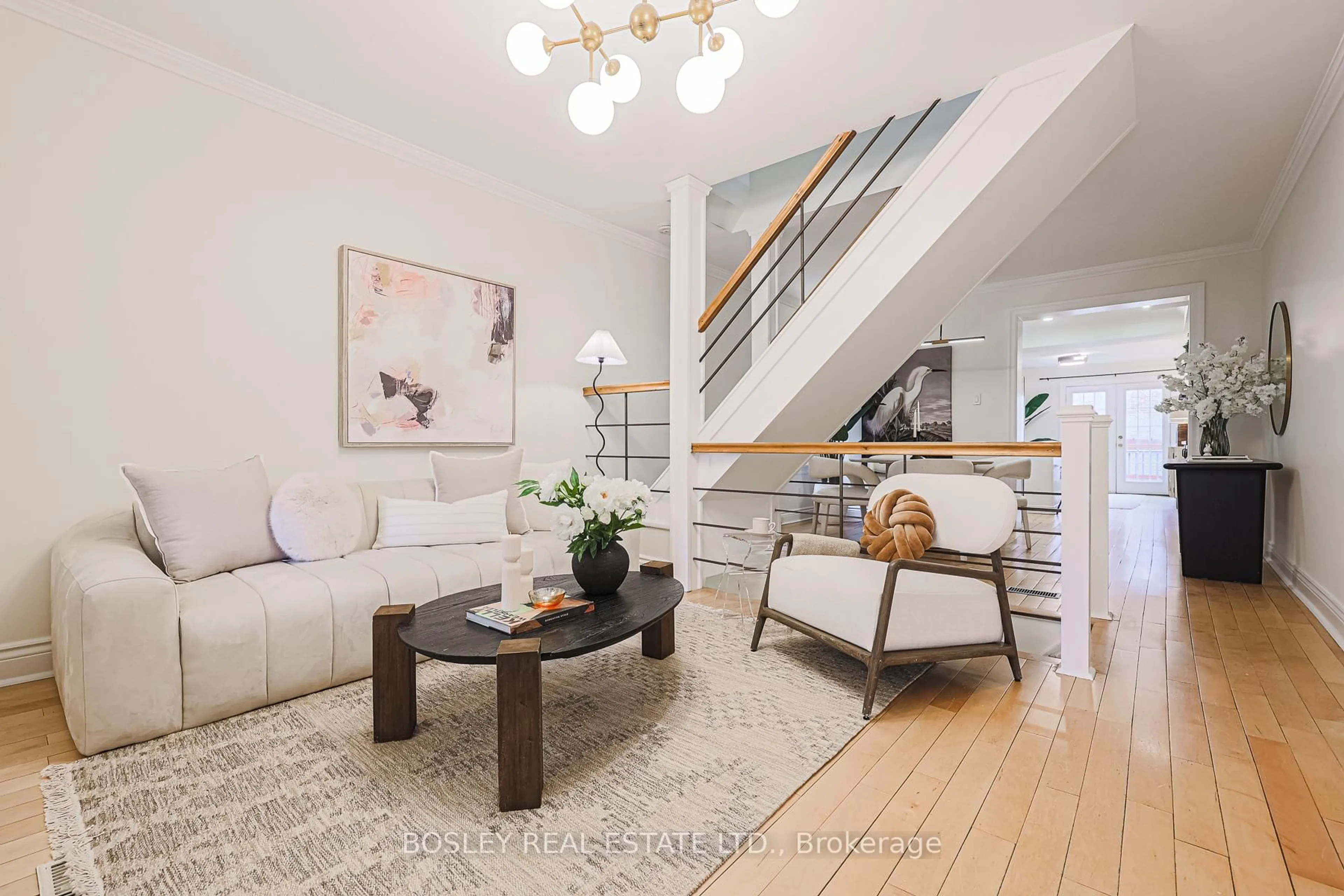 Living room with furniture, unknown for 245 Kenilworth Ave, Toronto Ontario M4L 3S7