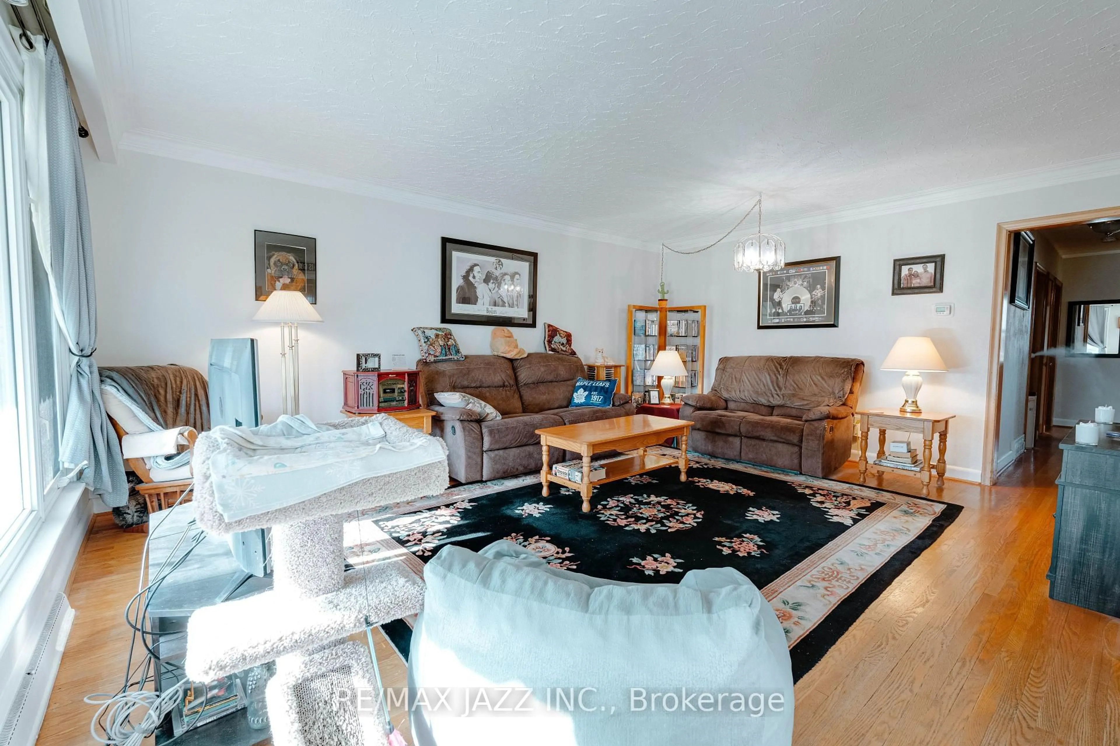 Living room with furniture, unknown for 415 Stevenson Rd, Oshawa Ontario L1J 5N7