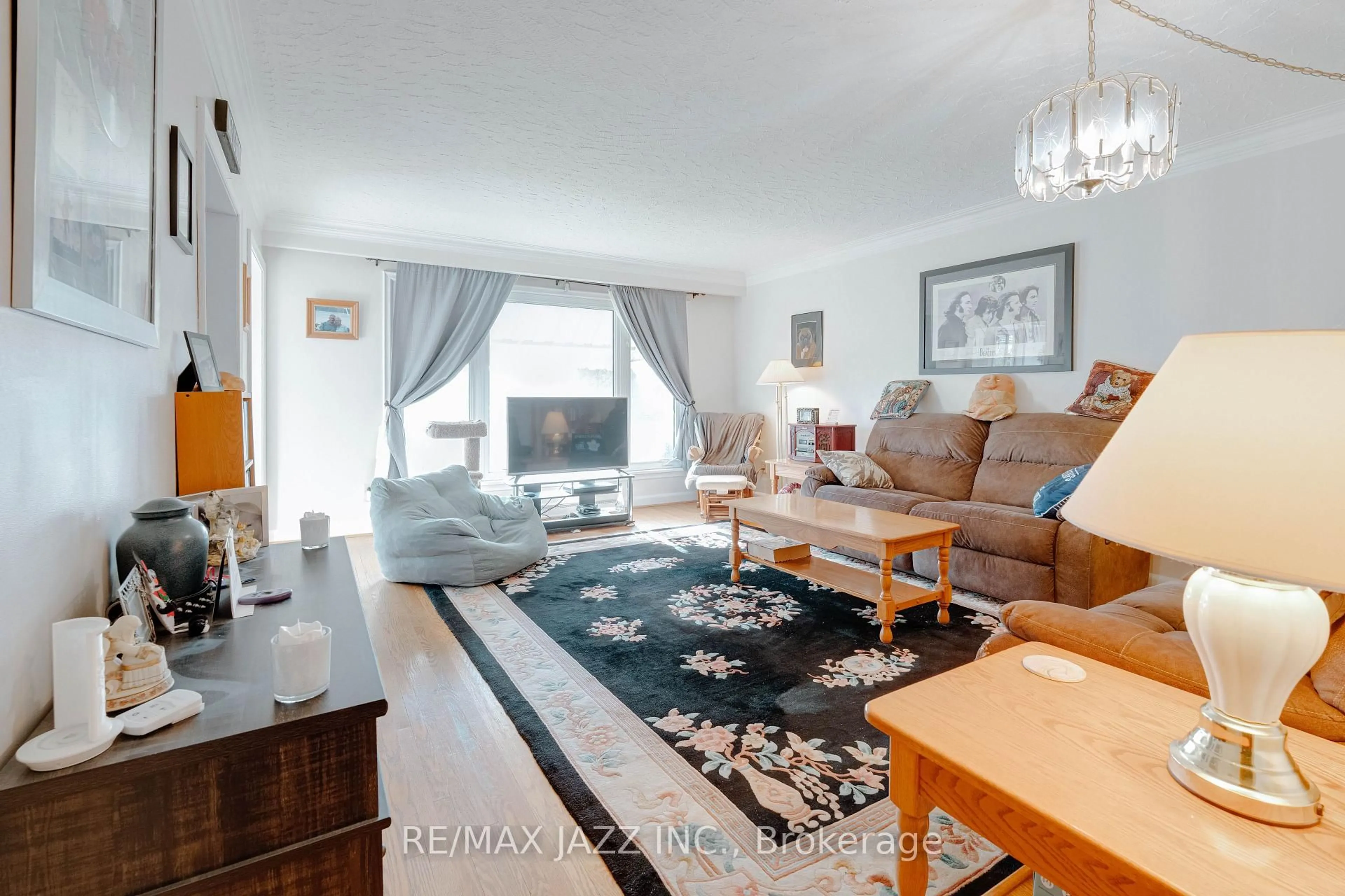 Living room with furniture, wood/laminate floor for 415 Stevenson Rd, Oshawa Ontario L1J 5N7