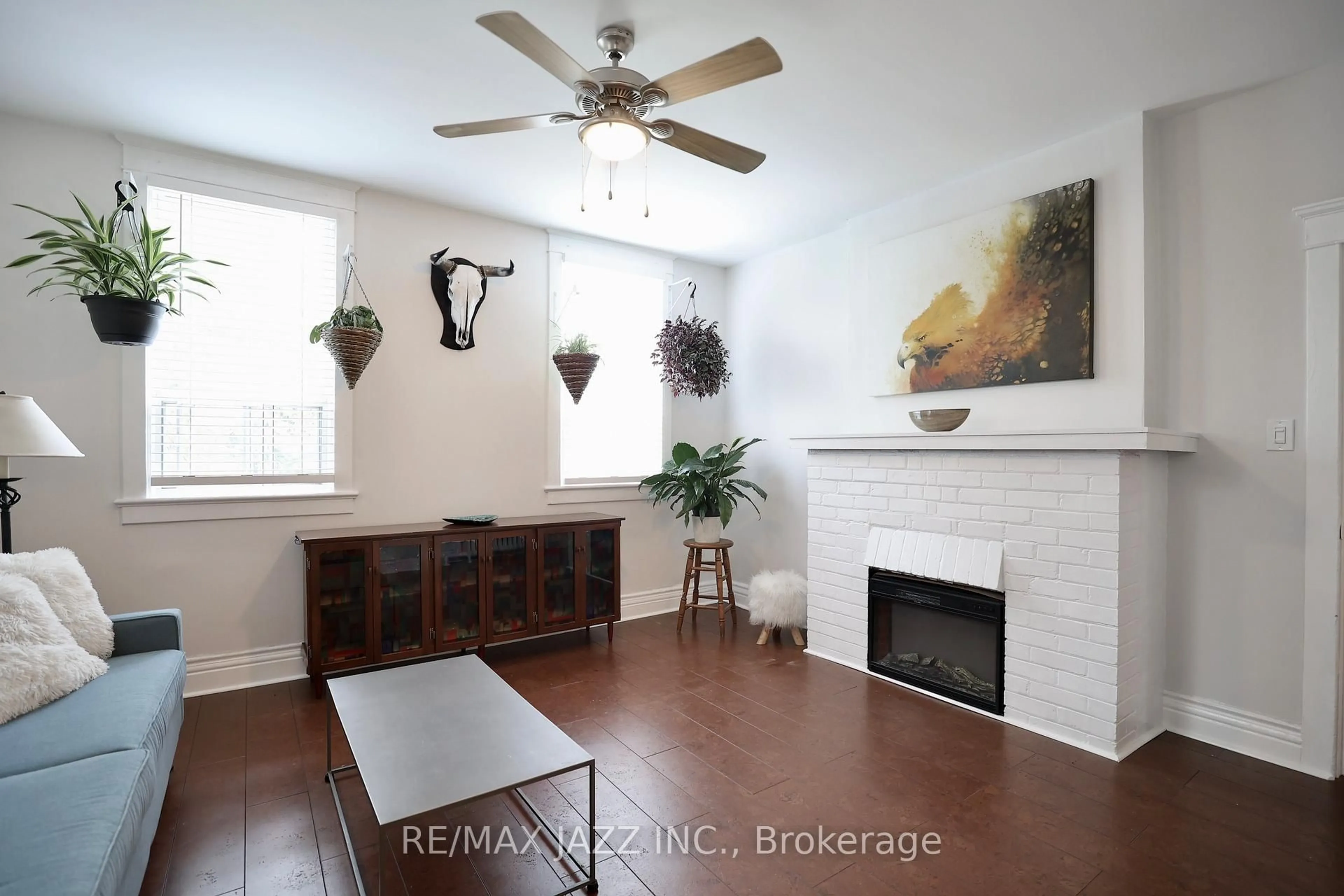 A pic of a room for 118 Eastwood Rd, Toronto Ontario M4L 2C9