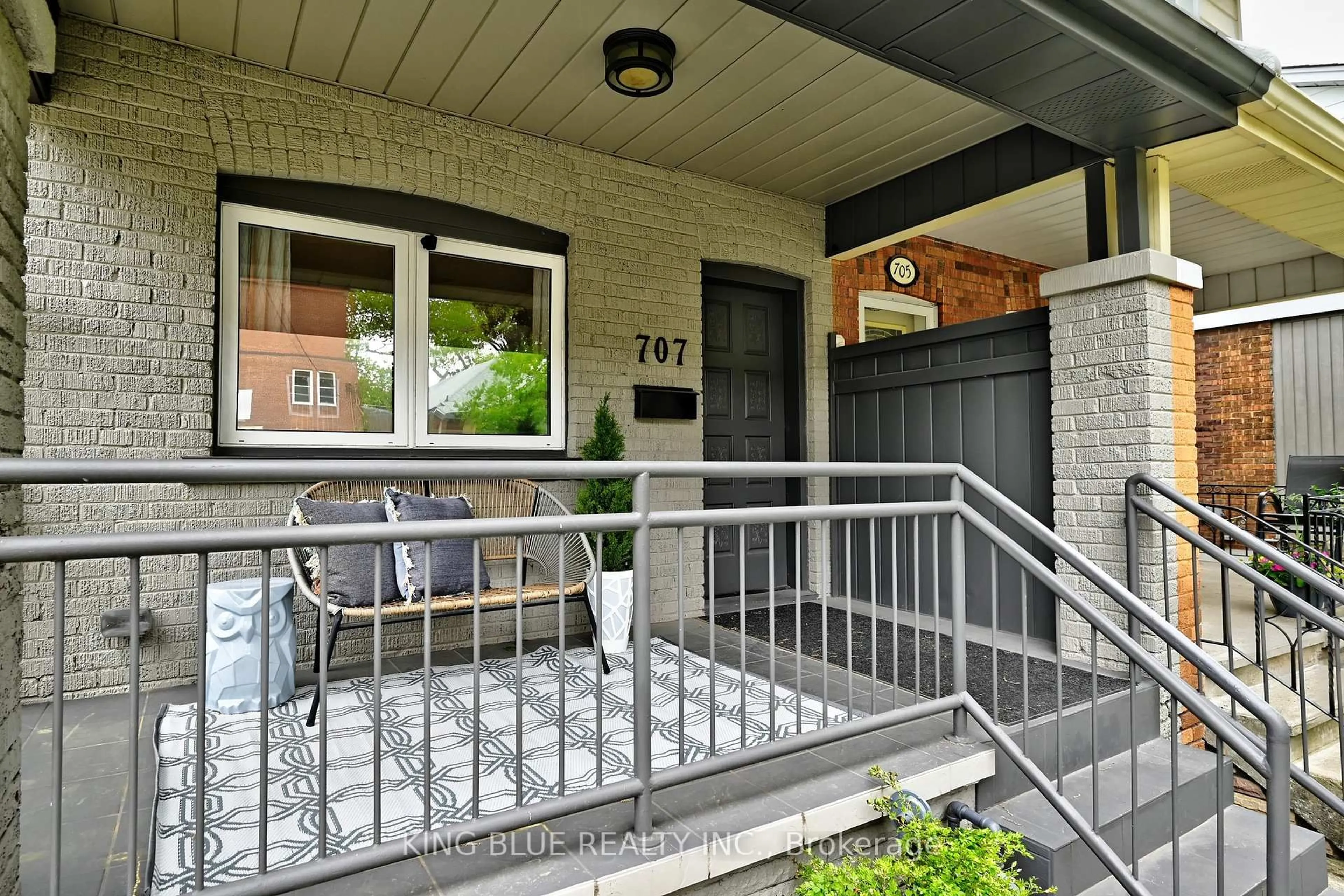Patio, street for 707 Milverton Blvd, Toronto Ontario M4C 1Y1