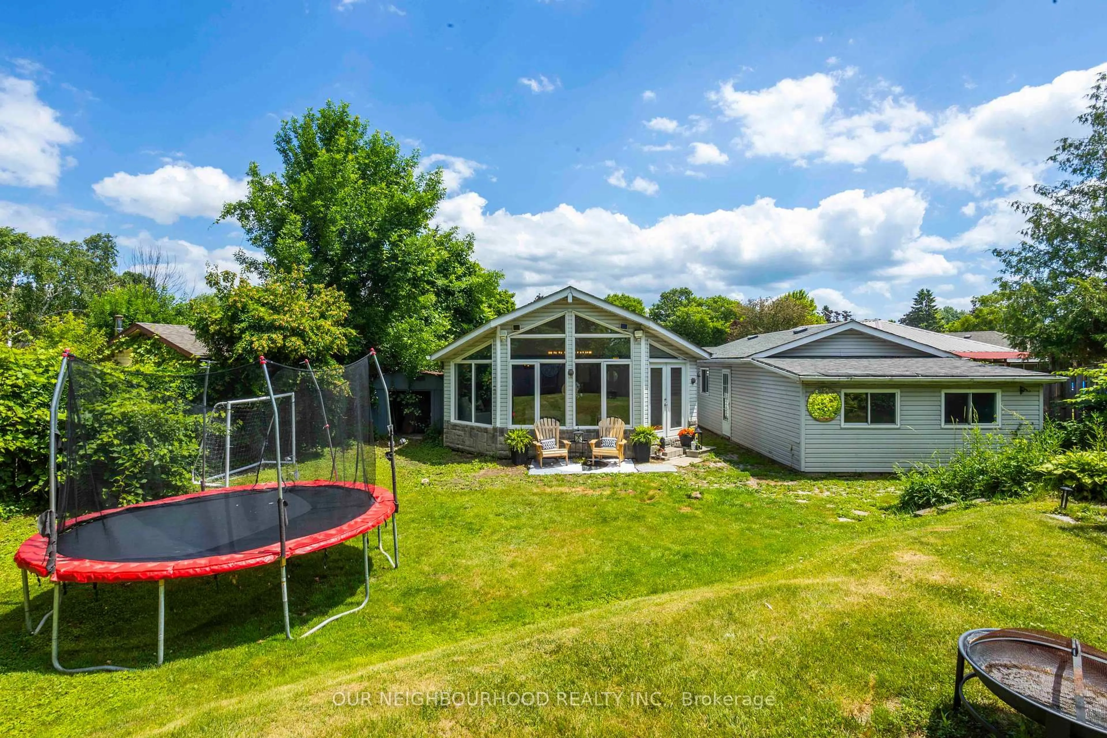 A pic from outside/outdoor area/front of a property/back of a property/a pic from drone, water/lake/river/ocean view for 1061 Norman Cres, Oshawa Ontario L1H 7W9