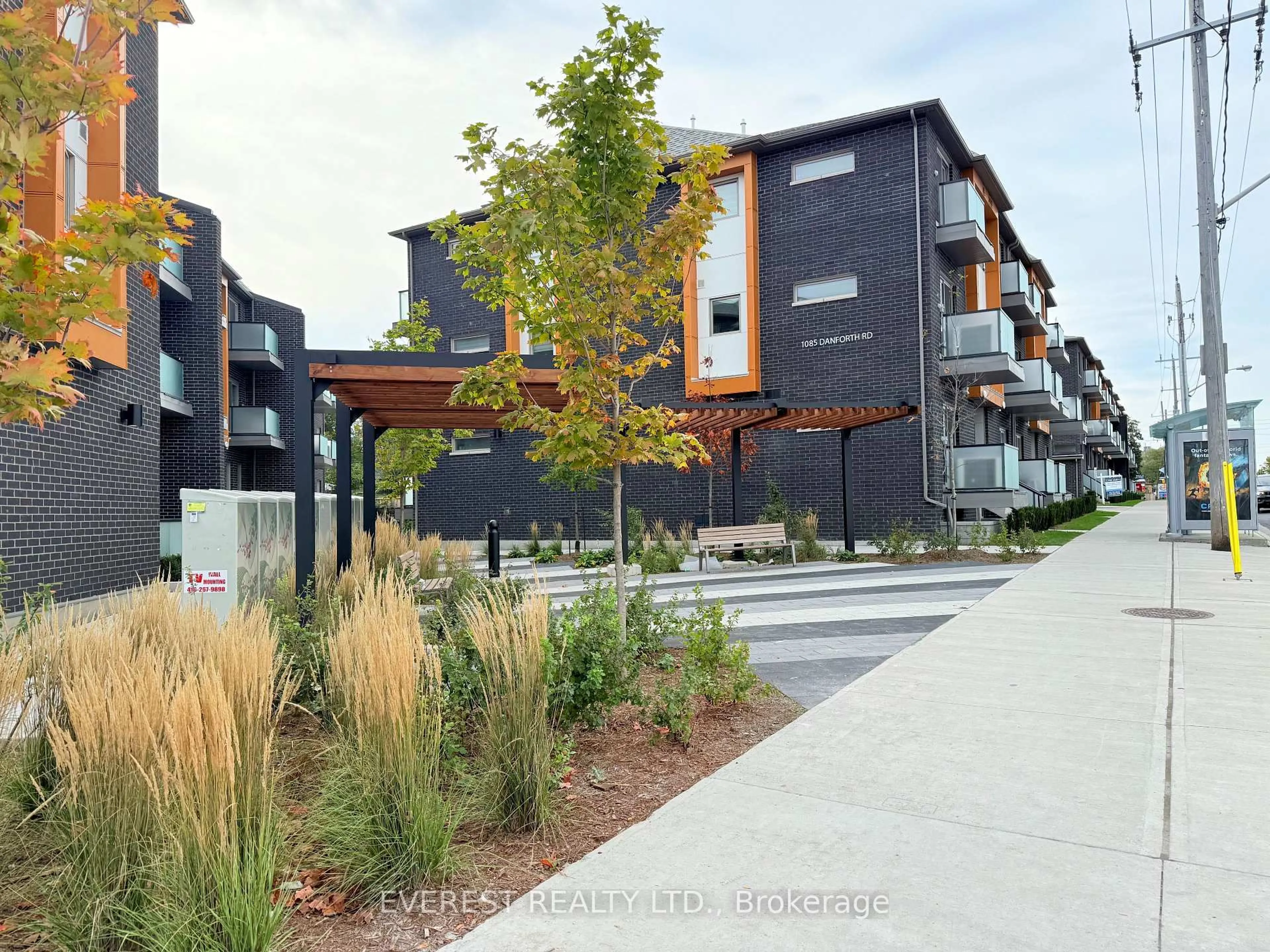 Patio, street for 1085 Danforth Rd #201, Toronto Ontario M1J 0B2