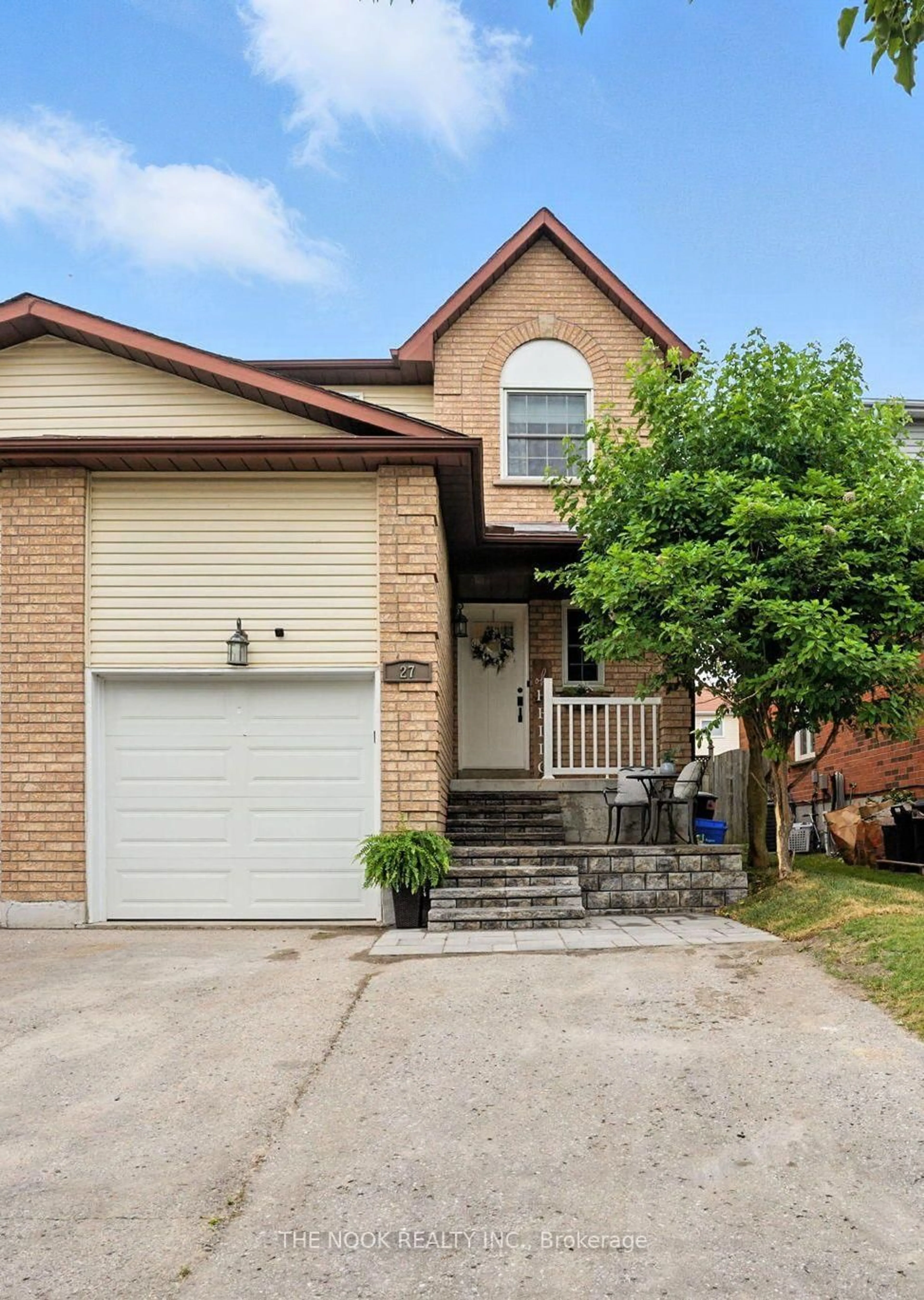 Home with brick exterior material, street for 27 Moulton Crt, Clarington Ontario L1E 2W4