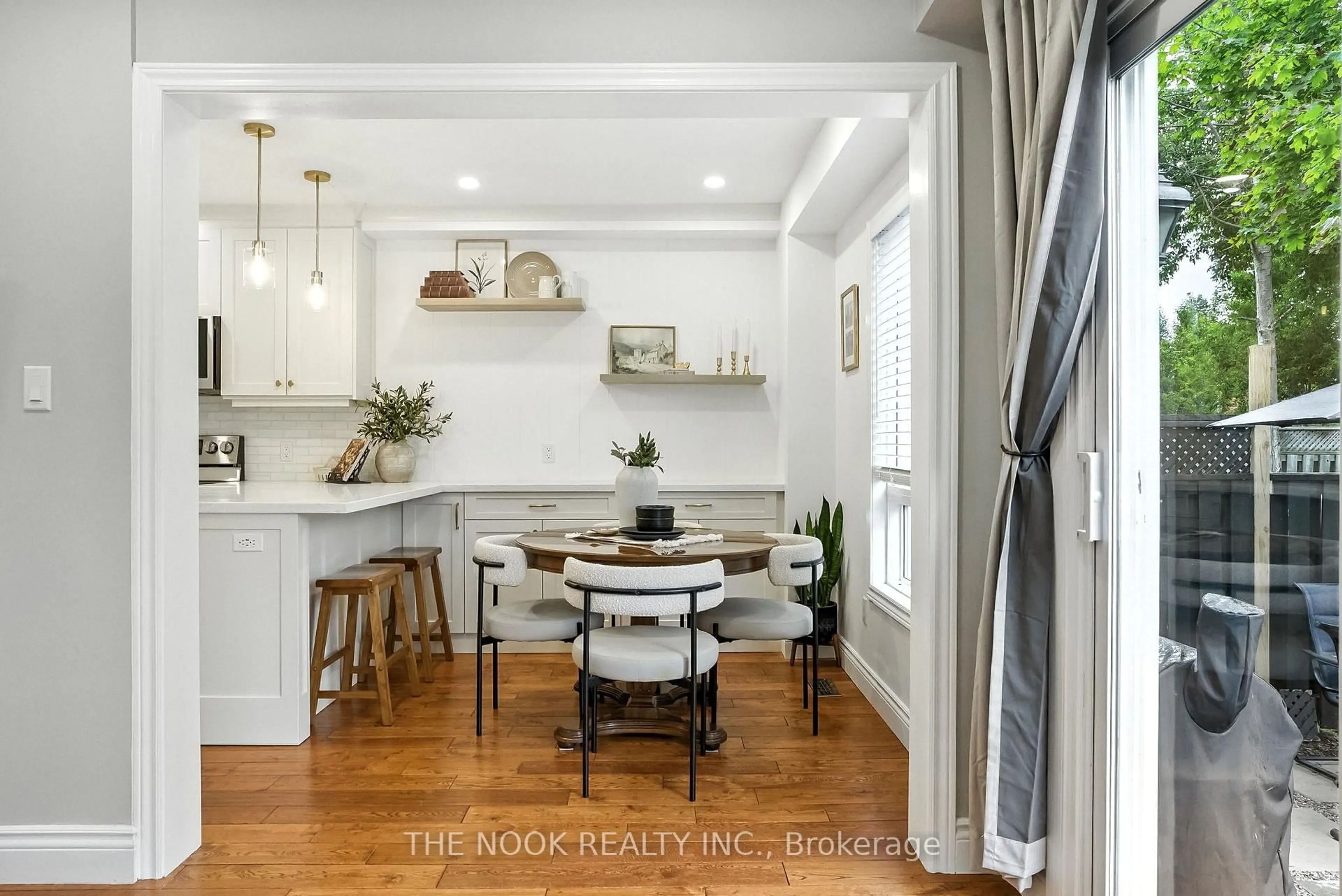 Open concept kitchen, unknown for 27 Moulton Crt, Clarington Ontario L1E 2W4