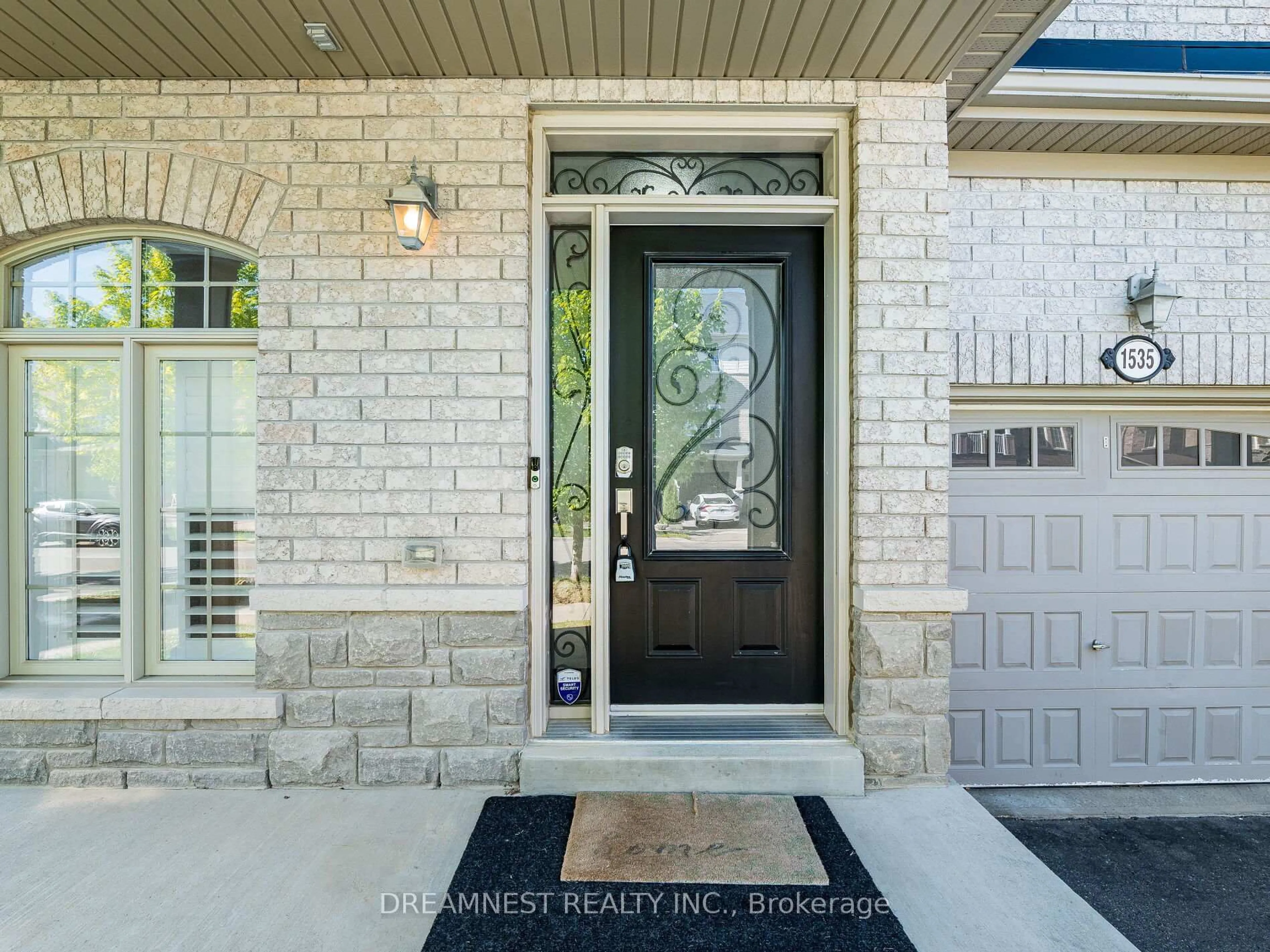 Indoor entryway for 1535 Winville Rd, Pickering Ontario L1X 0B8