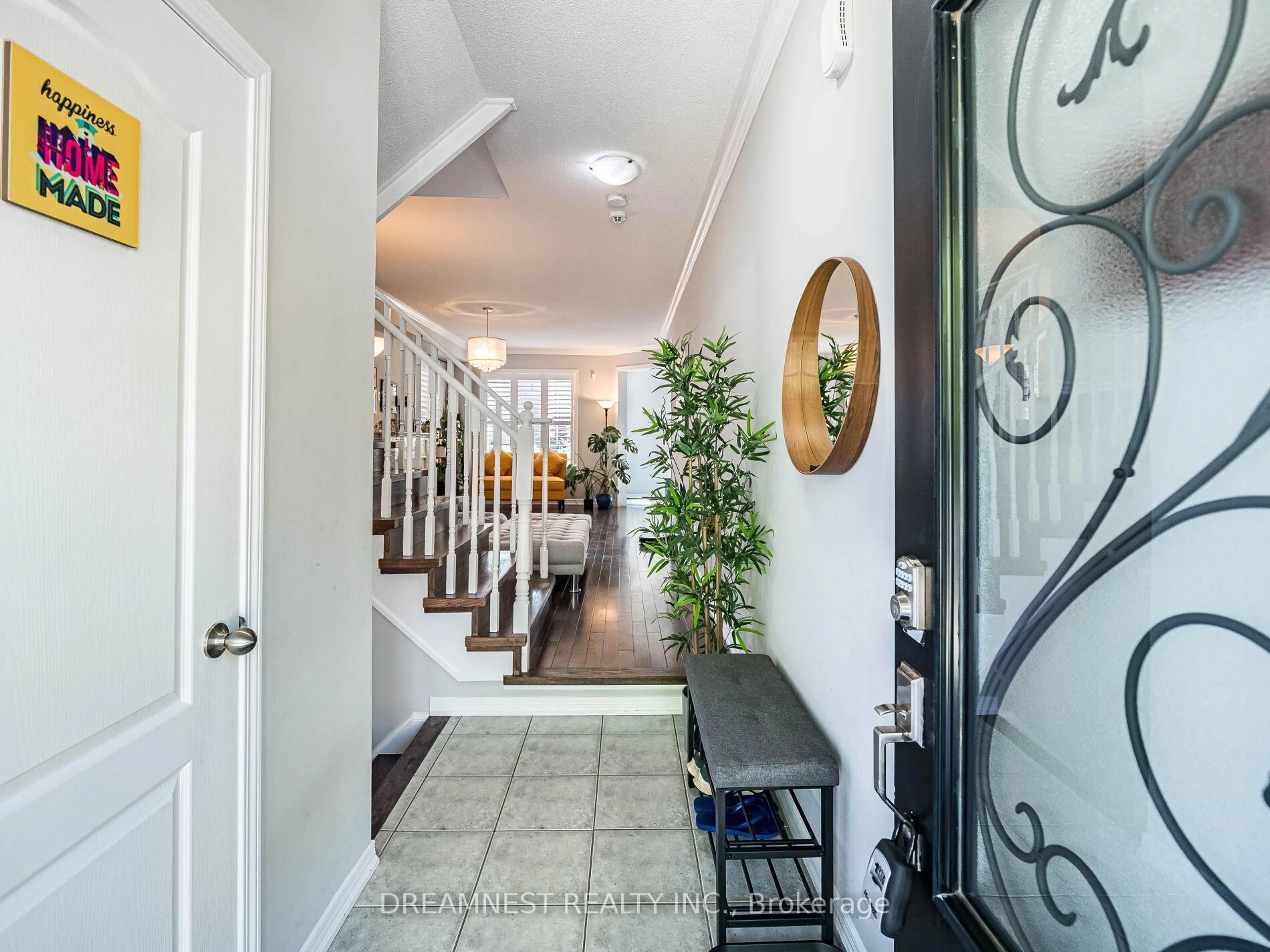 Indoor entryway for 1535 Winville Rd, Pickering Ontario L1X 0B8