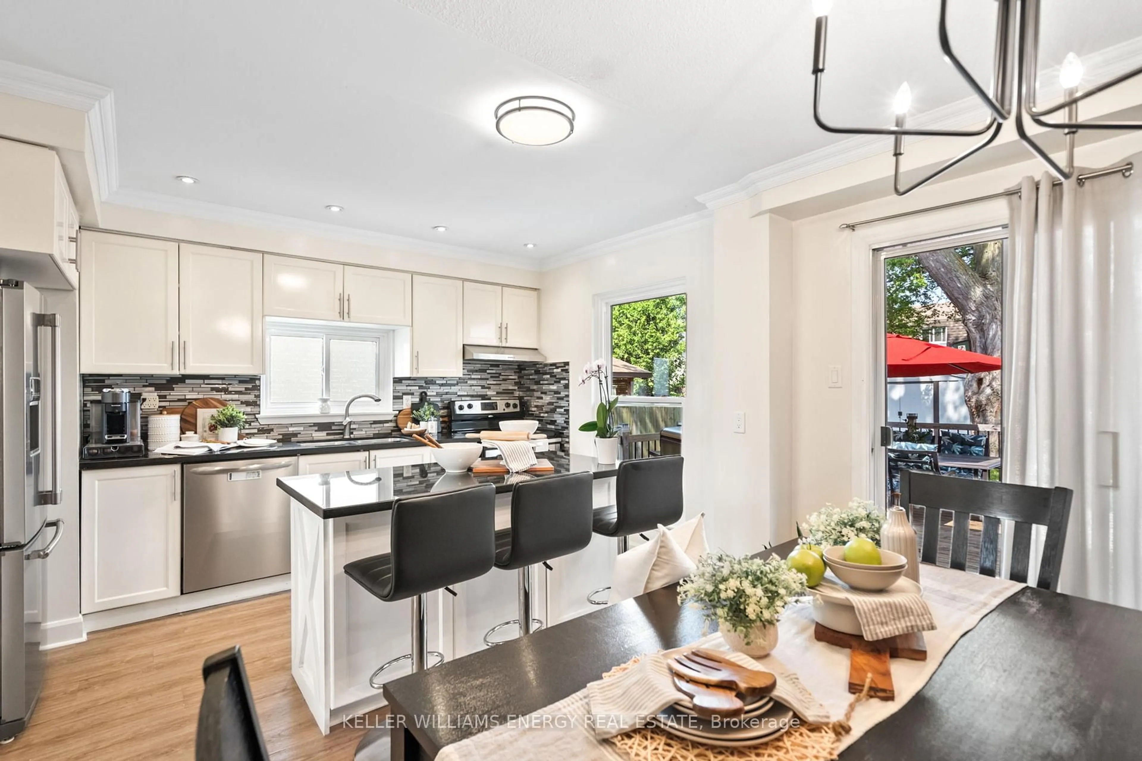 Open concept kitchen, unknown for 754 Hillcroft St, Oshawa Ontario L1G 7H6