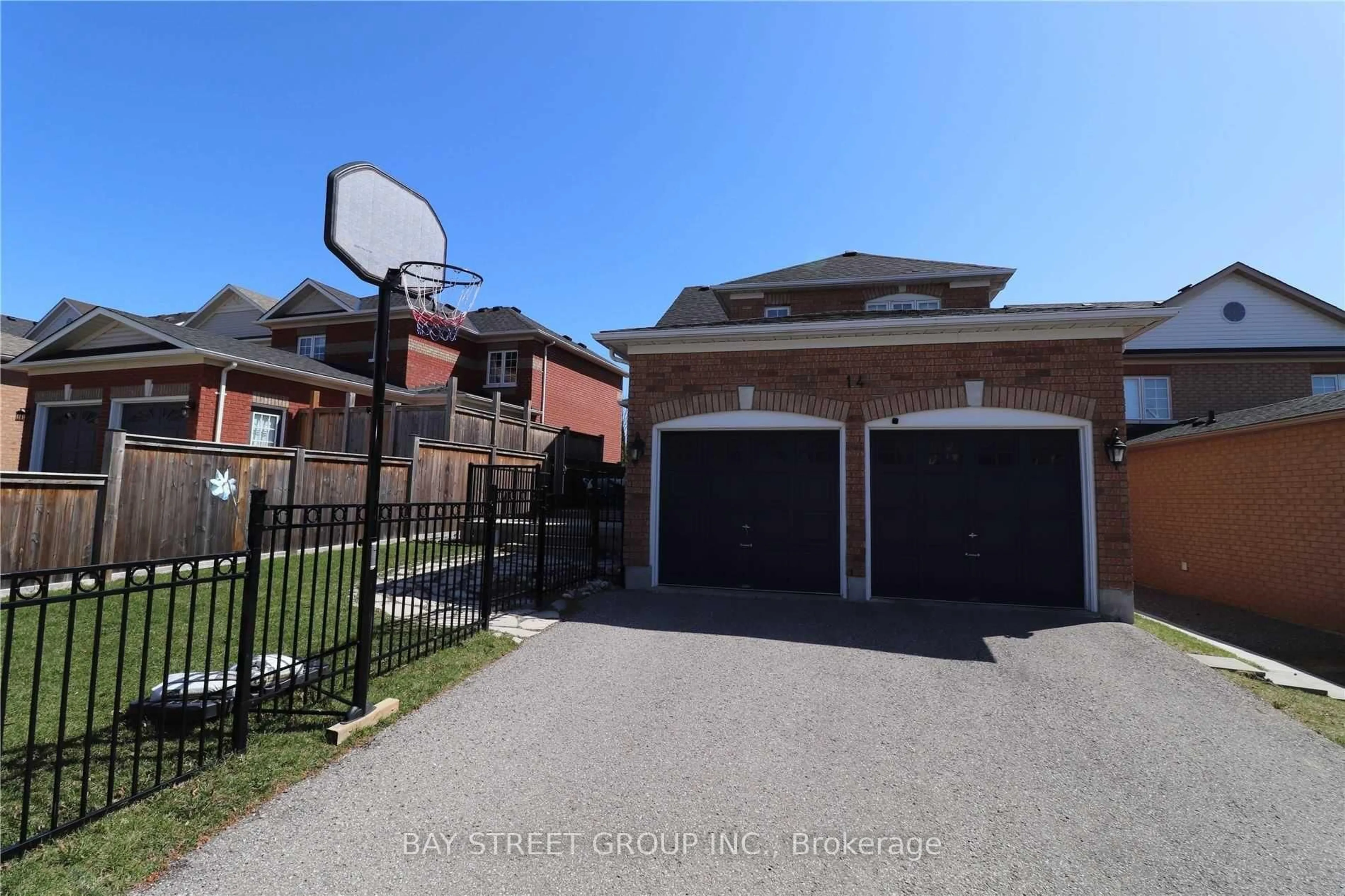 Unknown for 14 Mccartney Ave, Whitby Ontario L1R 2Y3