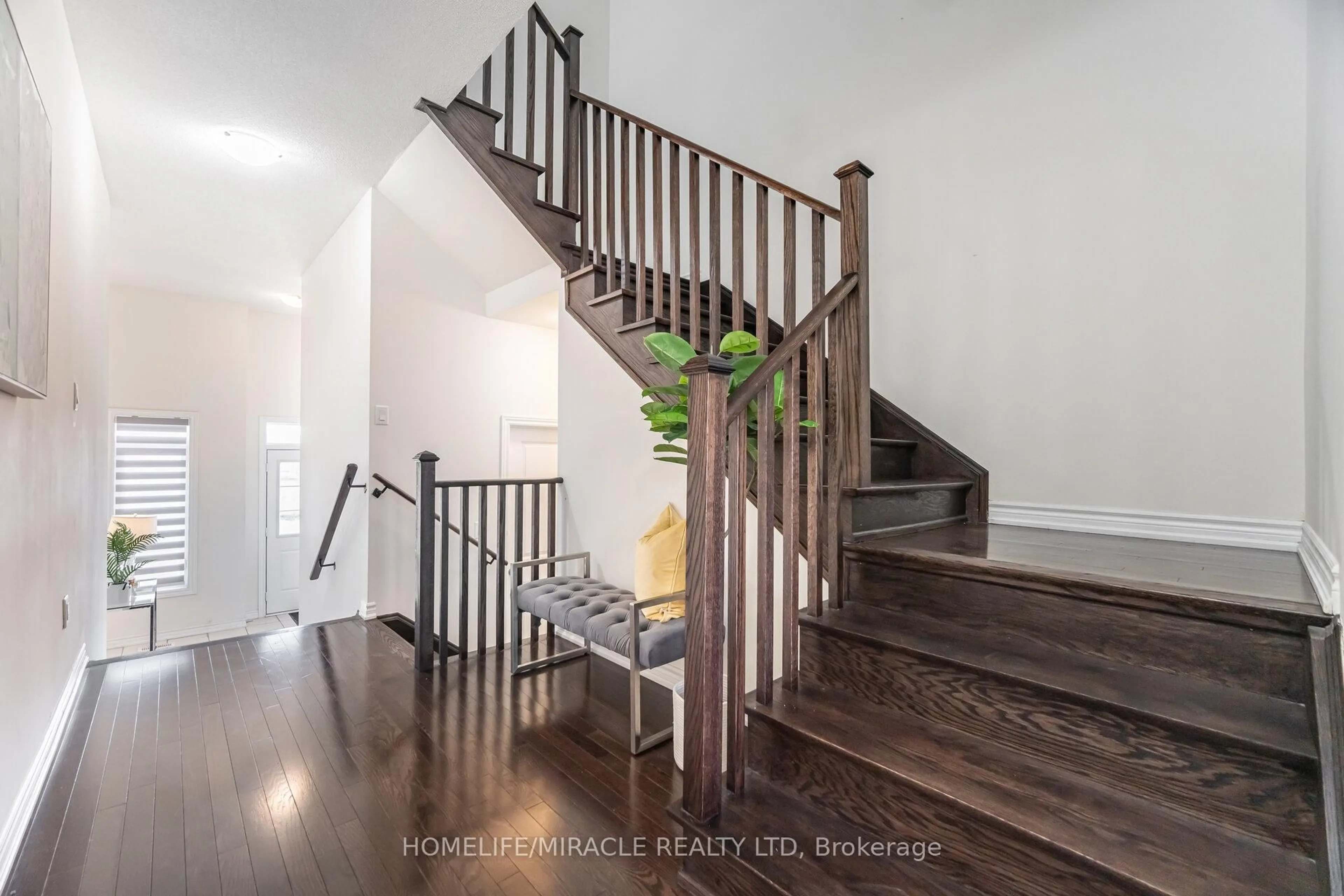 Stairs for 10 Van Wart St, Whitby Ontario L1P 0P8