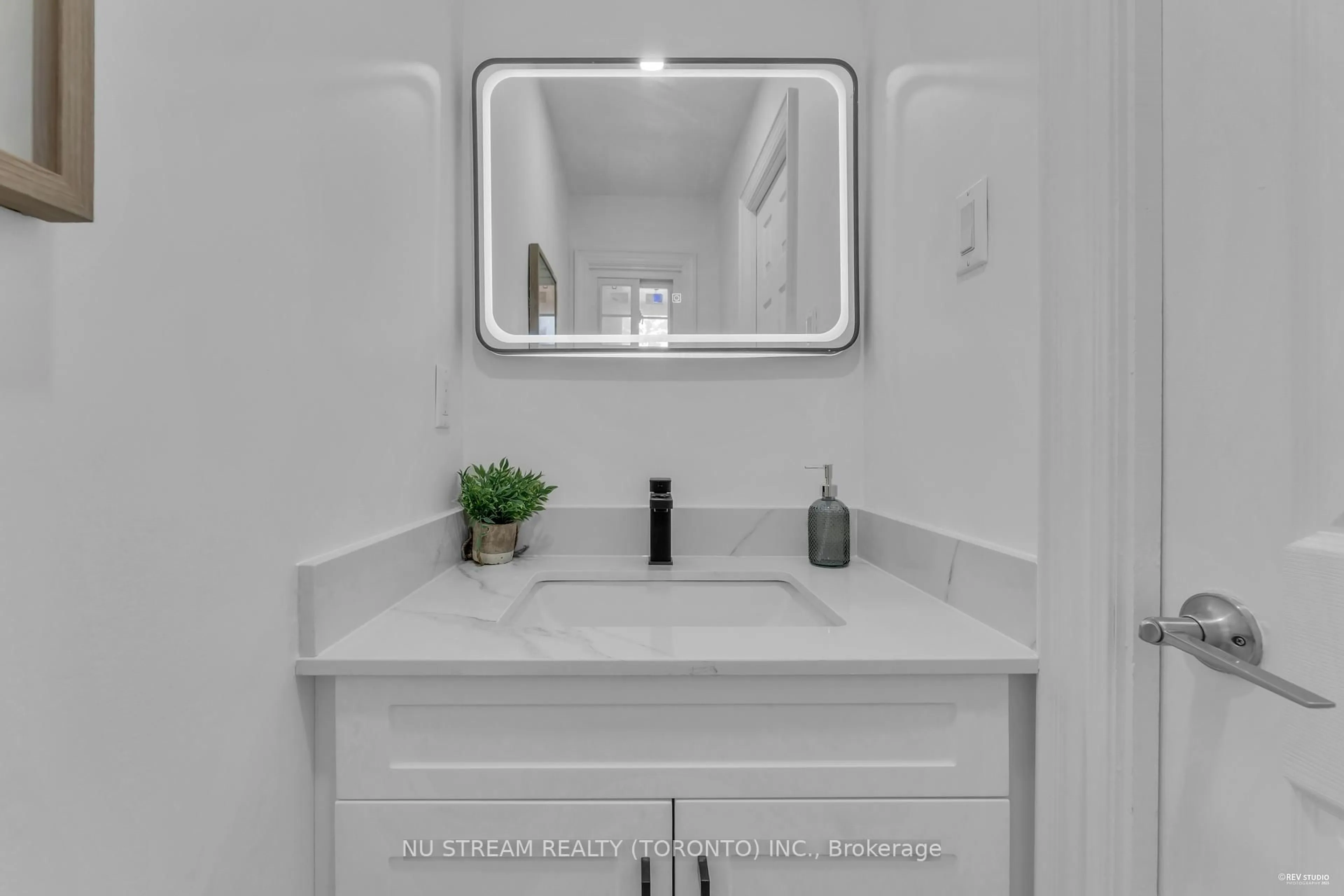 Contemporary bathroom, ceramic/tile floor for 26 Silbury Dr, Toronto Ontario M1V 2P3