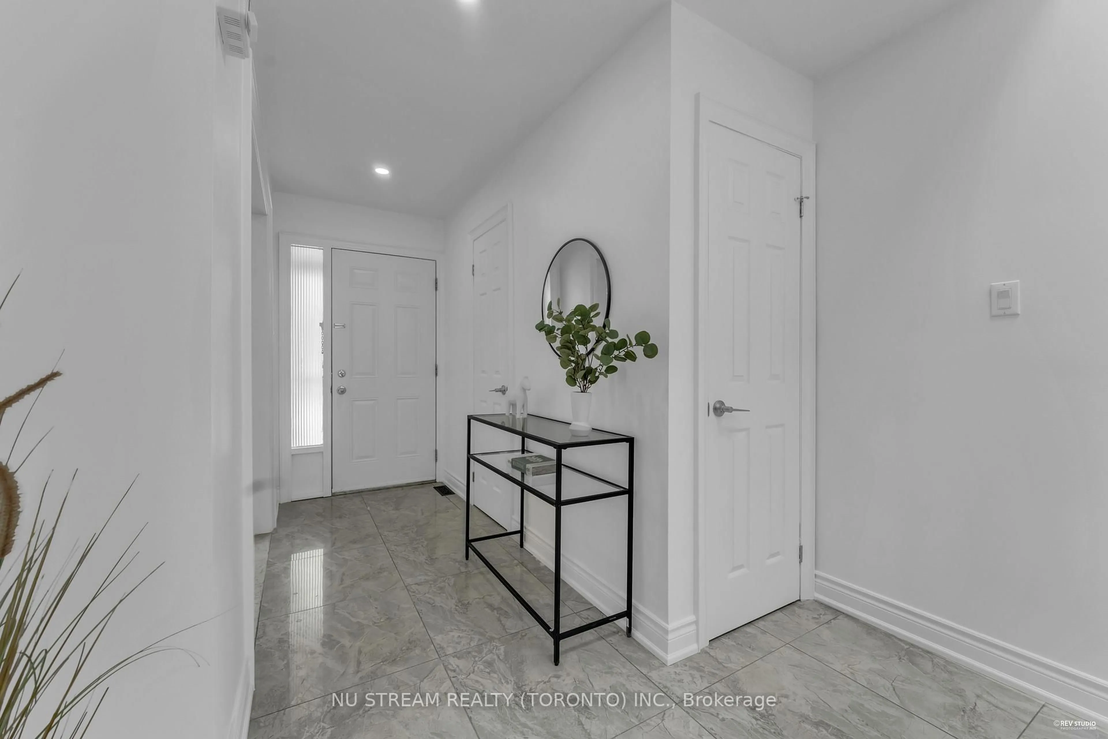 Indoor entryway for 26 Silbury Dr, Toronto Ontario M1V 2P3