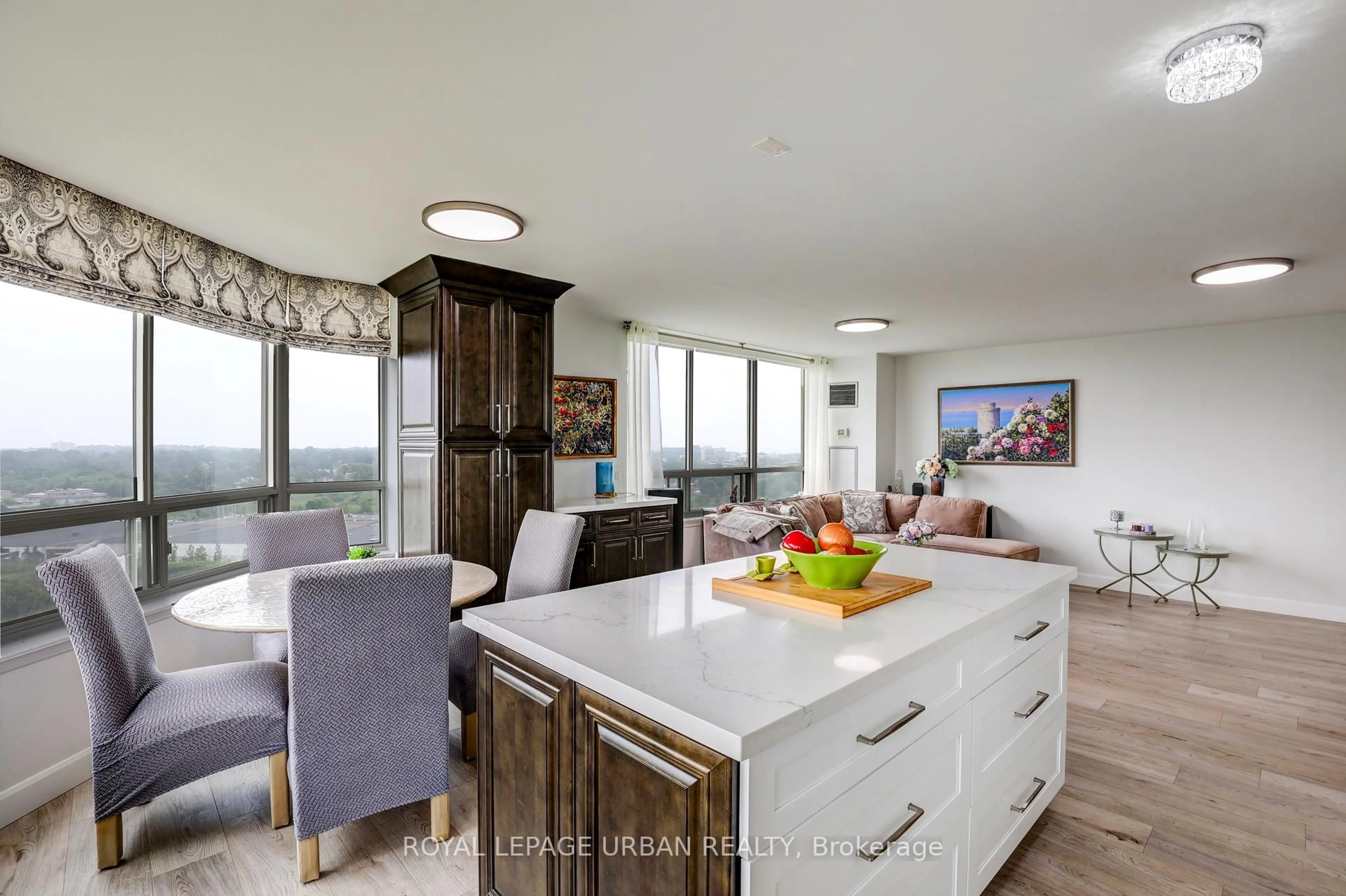 Open concept kitchen, wood/laminate floor for 5 Greystone Walk Dr #1905, Toronto Ontario M1K 5J5