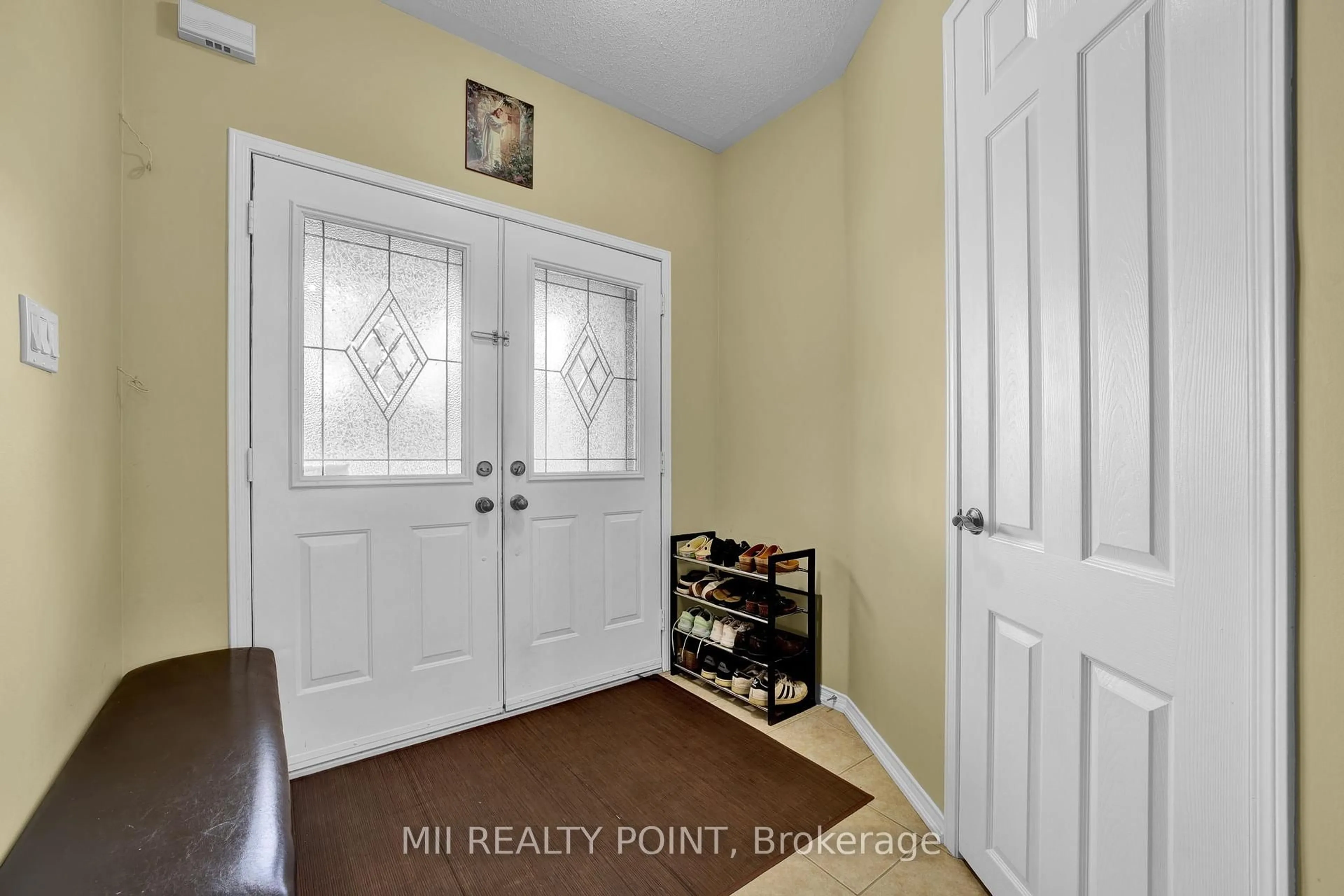Indoor entryway for 29 O'shea Cres, Ajax Ontario L1T 4W7