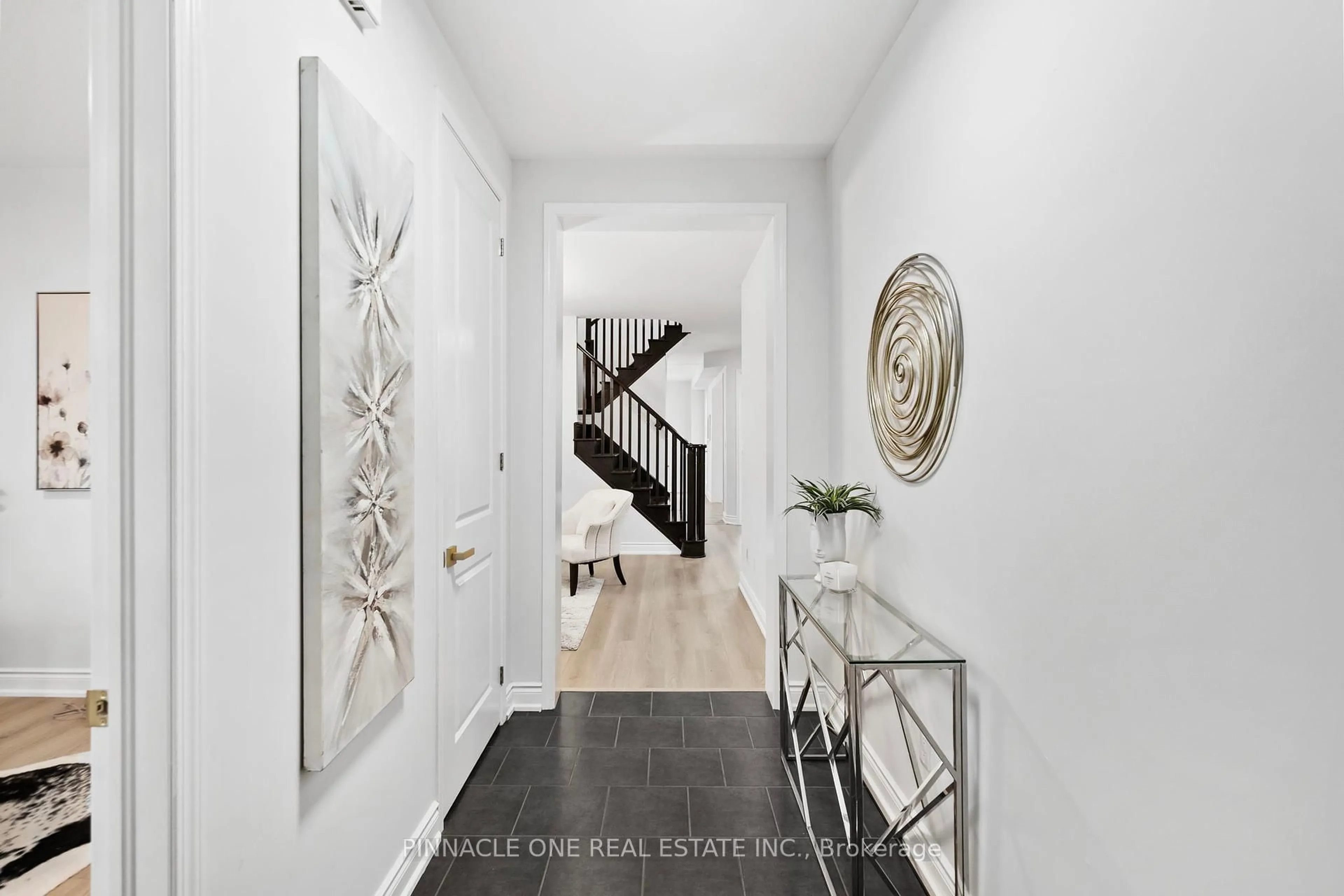 Indoor entryway for 307 BOSWELL Dr, Clarington Ontario L1C 3K7