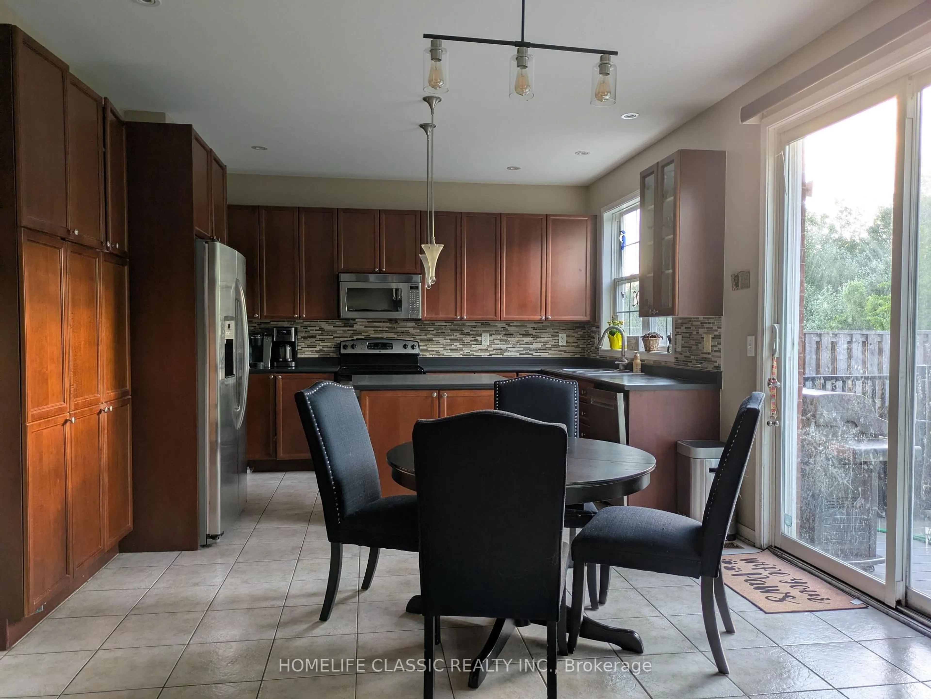 Open concept kitchen, ceramic/tile floor for 34 Meandering Tr, Toronto Ontario M1B 6E8