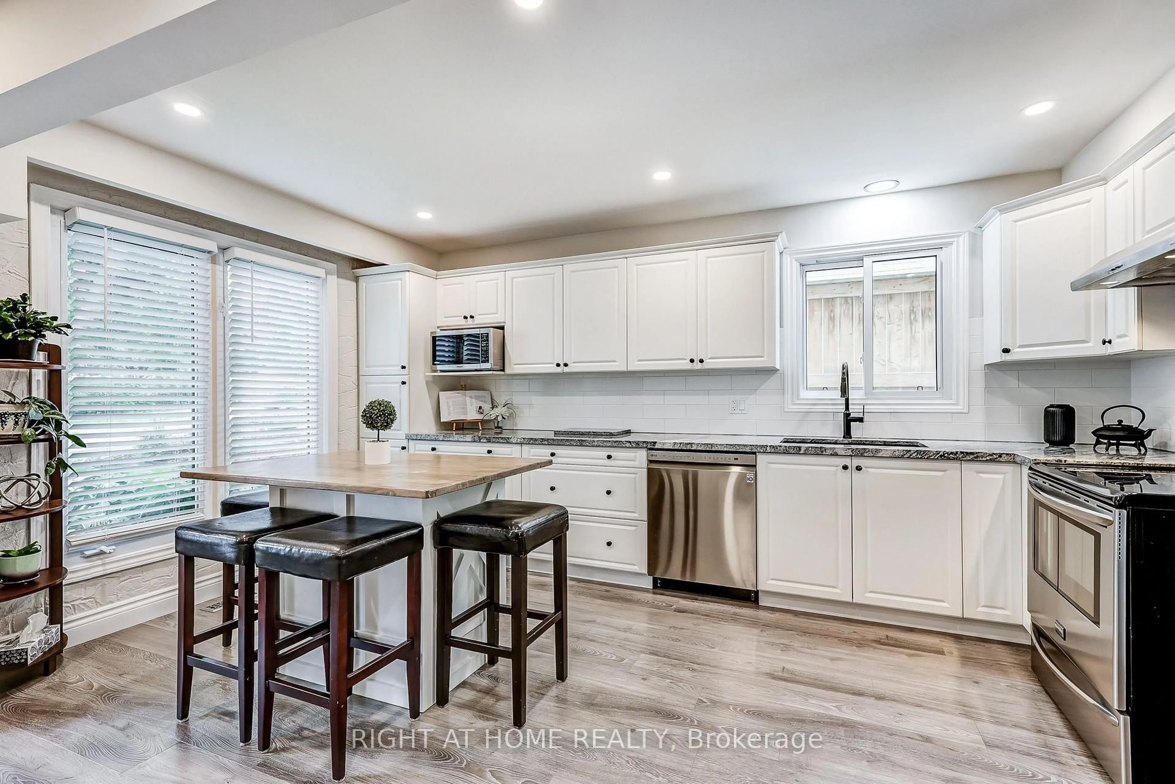 Open concept kitchen, ceramic/tile floor for 8 Doreen Cres, Clarington Ontario L1C 3W7