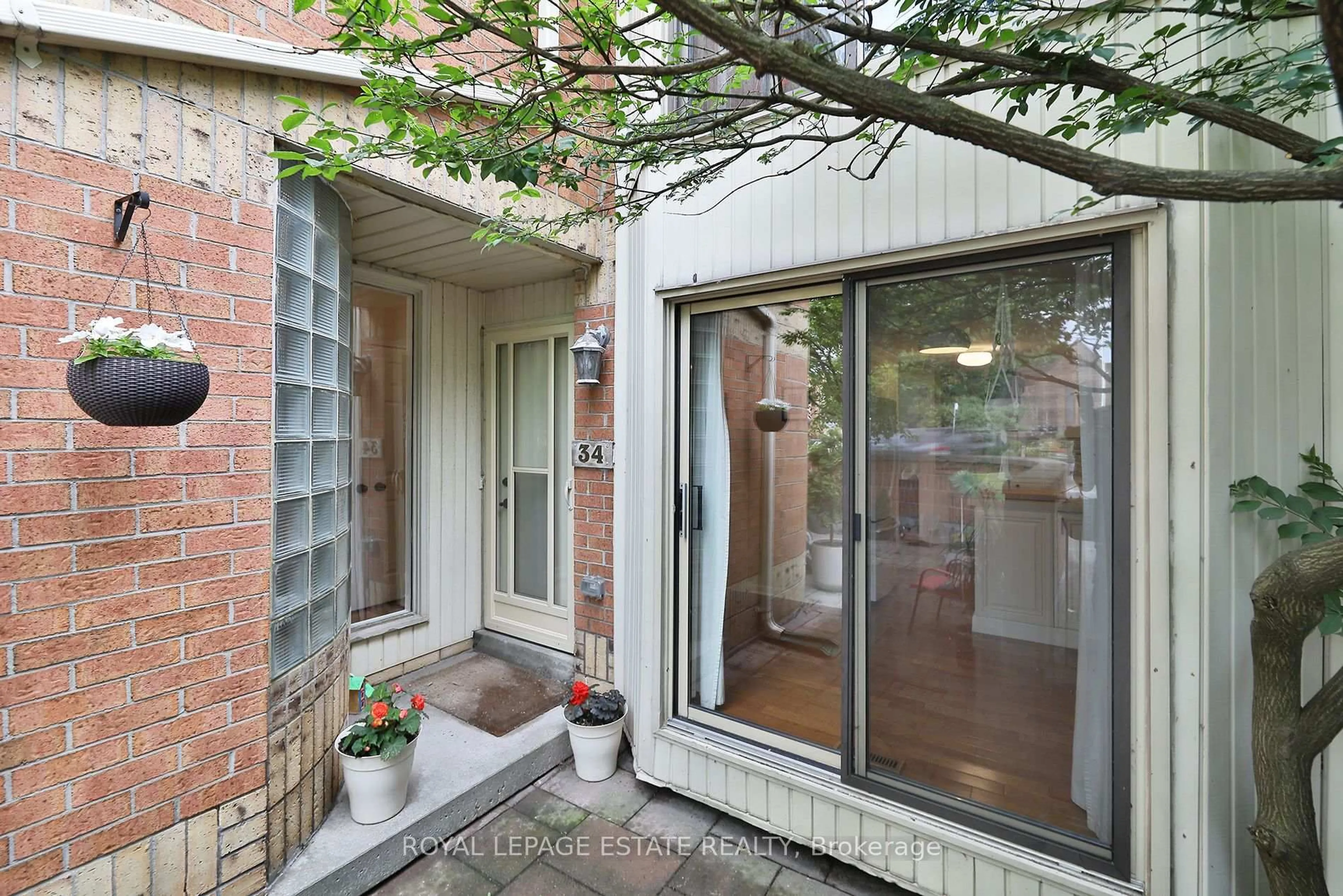 Patio, street for 34 Rodeo Ptwy, Toronto Ontario M1N 4C9