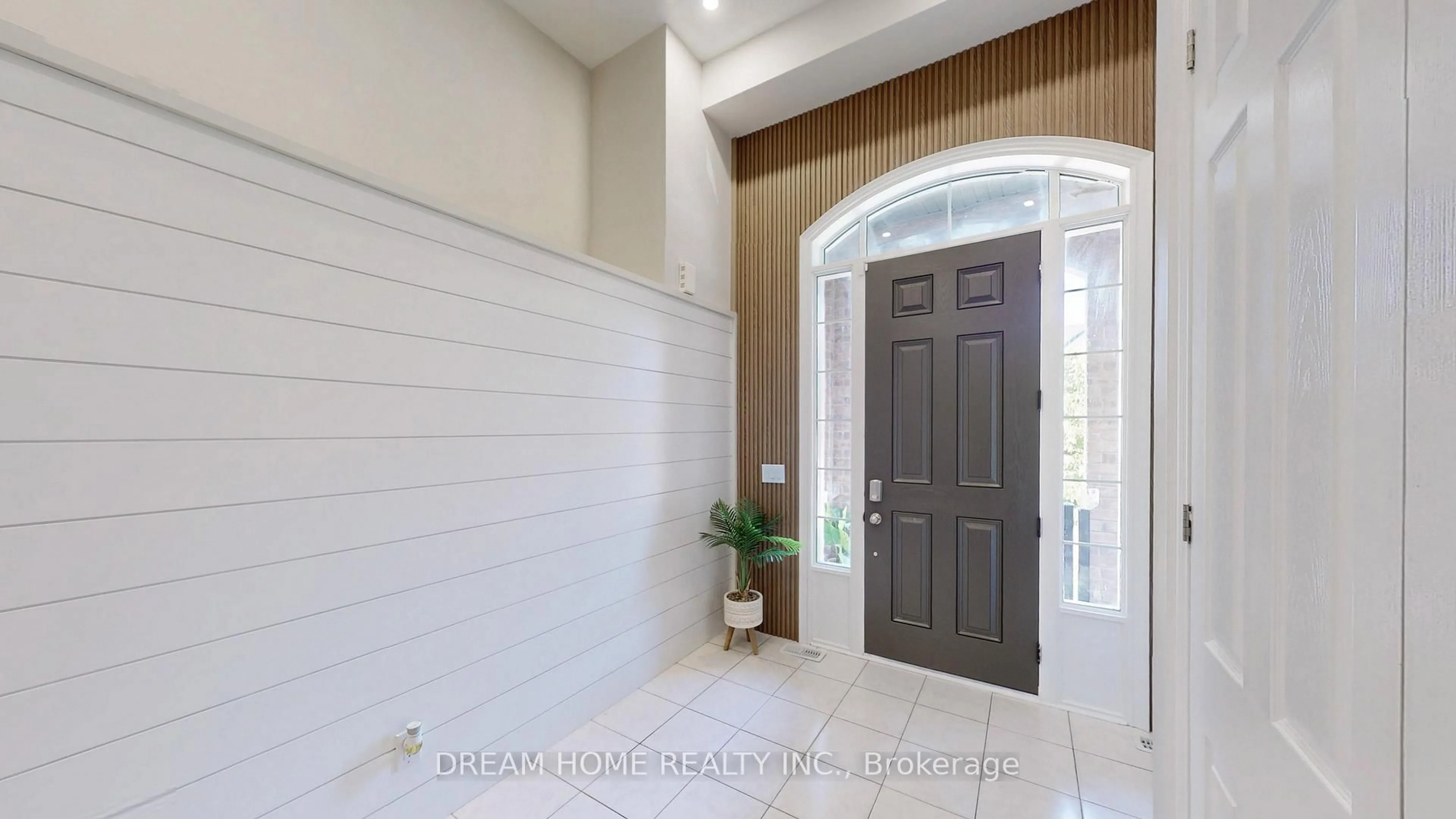 Indoor entryway for 69 Blenheim Circ, Whitby Ontario L1P 0E2