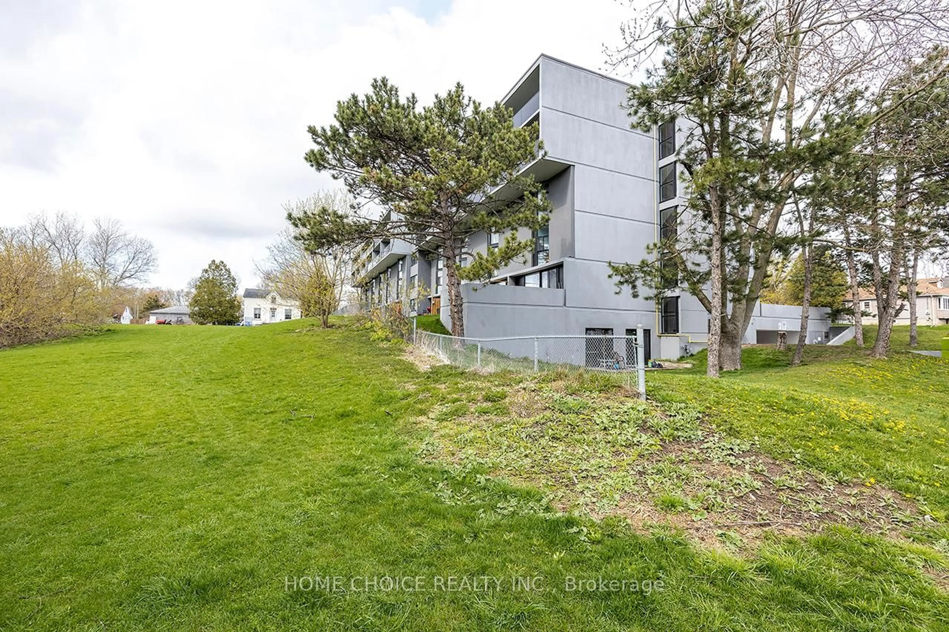A pic from outside/outdoor area/front of a property/back of a property/a pic from drone, unknown for 454 Centre St #412, Oshawa Ontario L1H 4C2