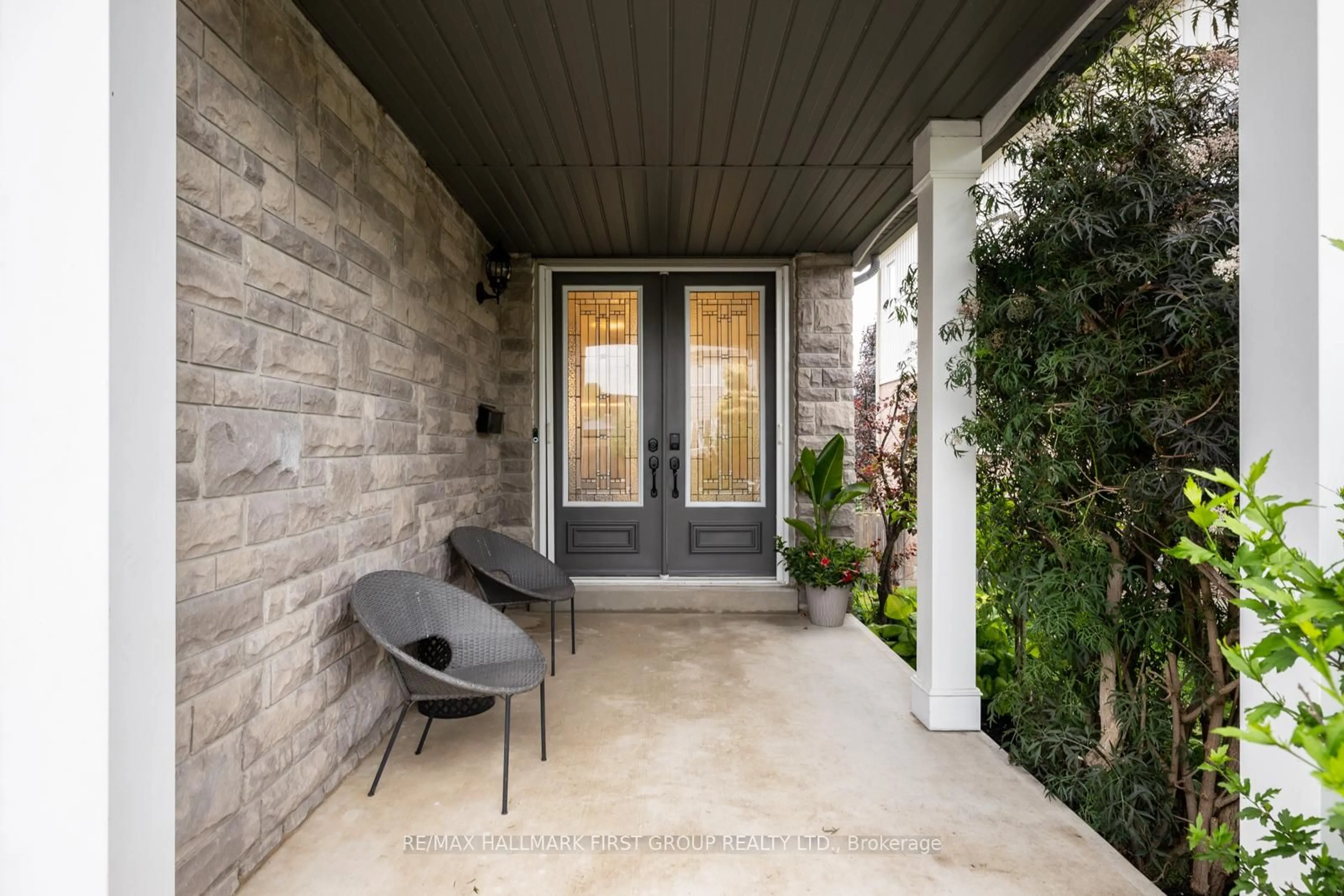 Indoor entryway for 39 Baxter St, Clarington Ontario L1C 5P9