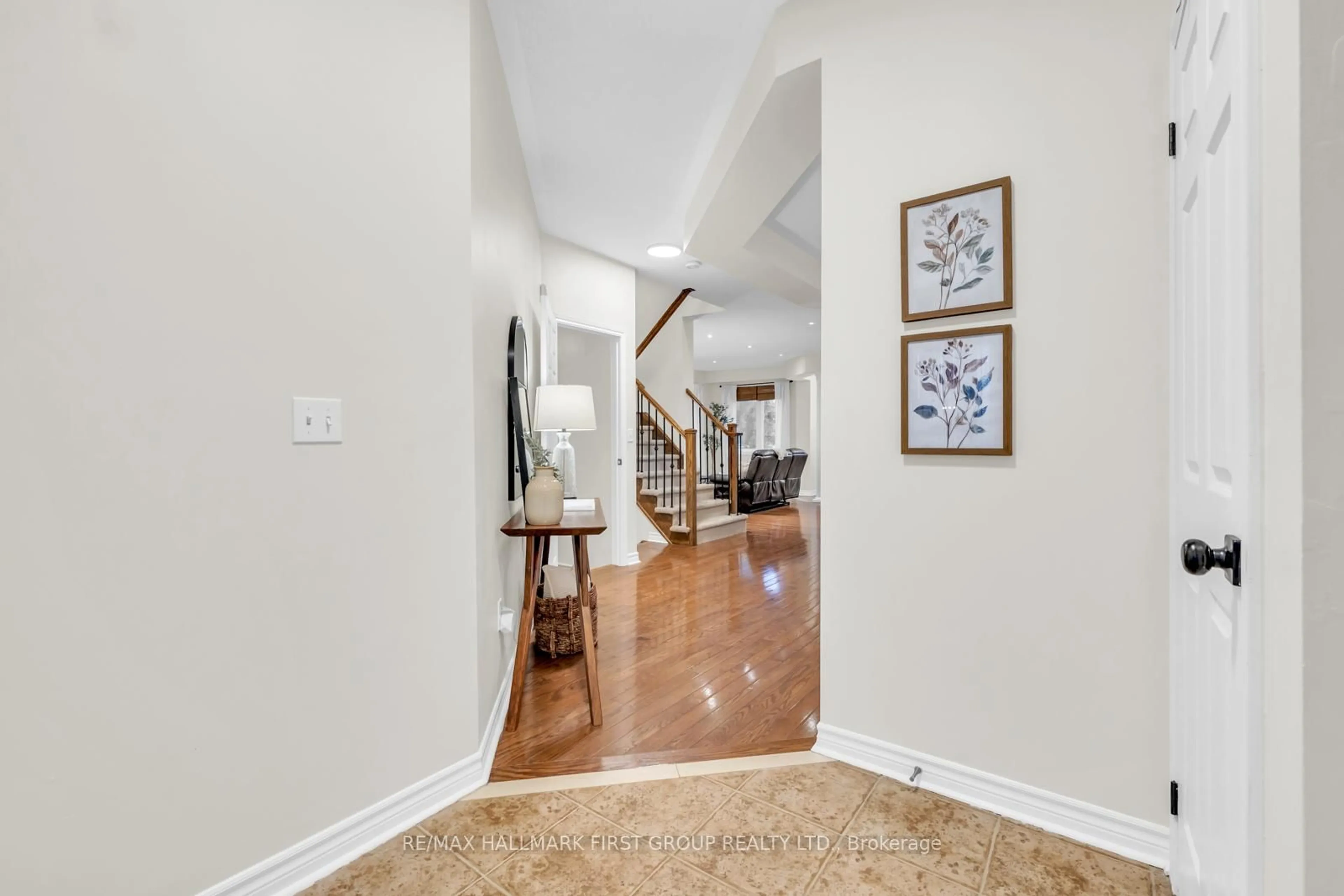 Indoor foyer for 39 Baxter St, Clarington Ontario L1C 5P9
