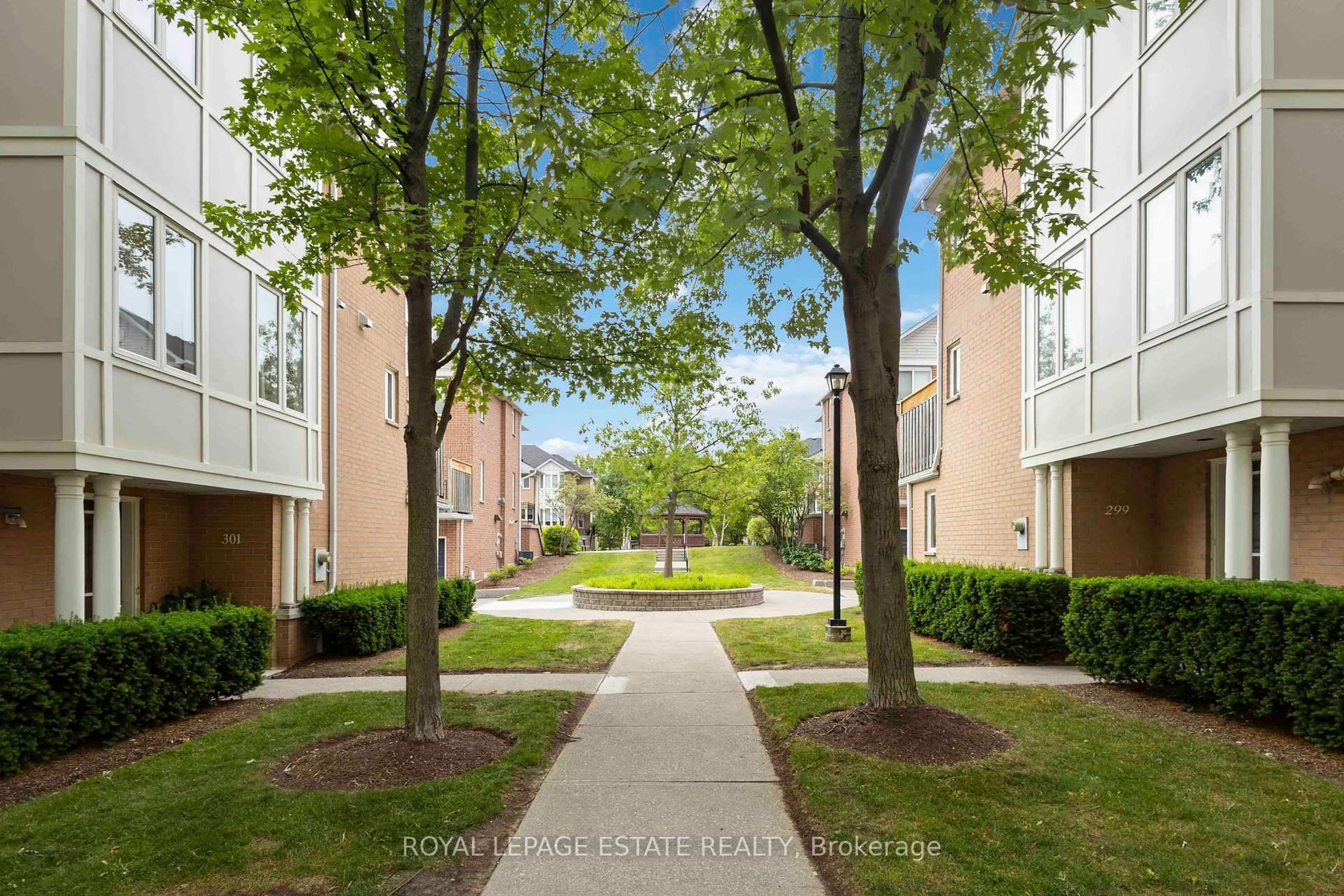 Patio, street for 83 Mondeo Dr #301, Toronto Ontario M1P 5B6