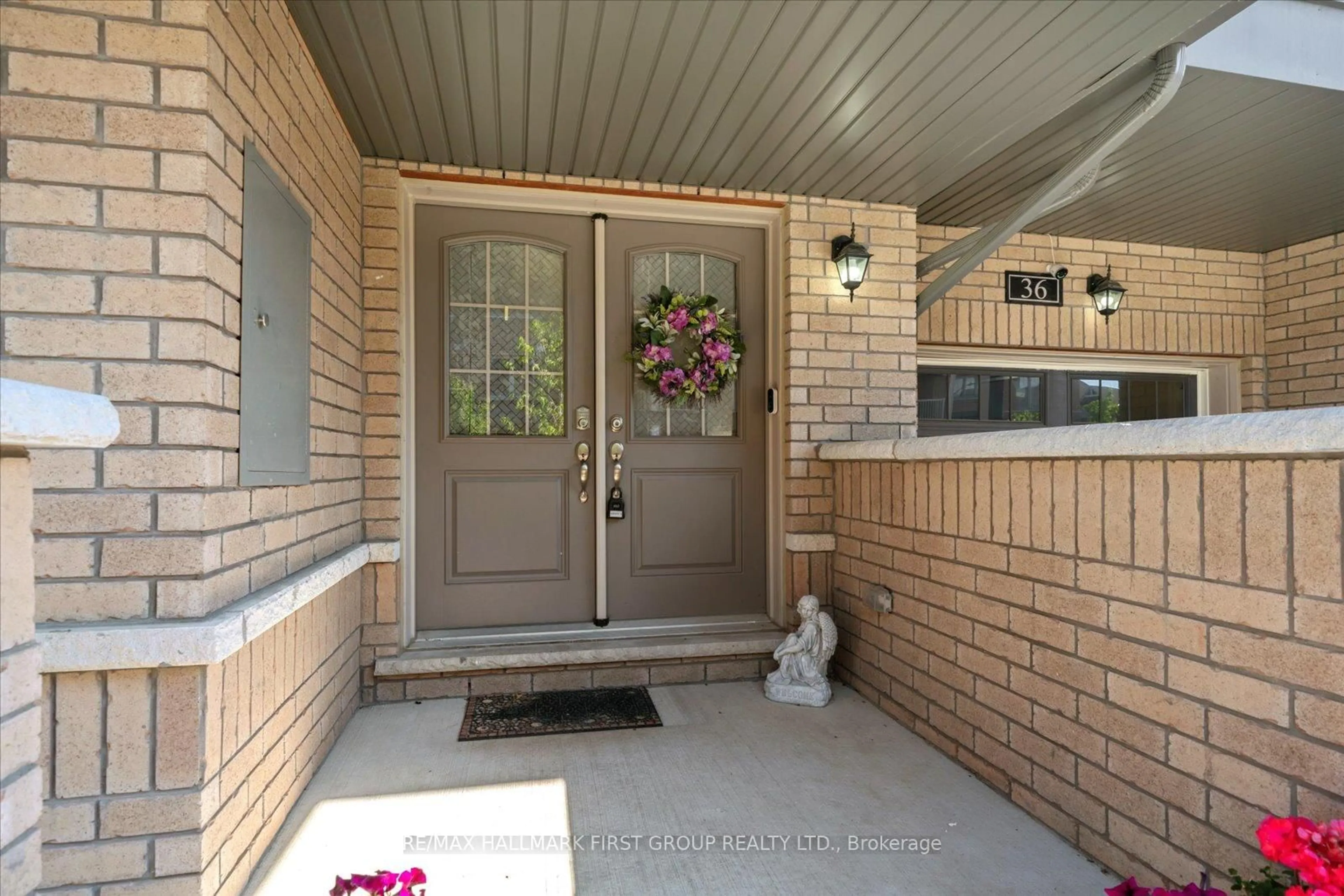 Indoor entryway for 36 Amulet Way, Whitby Ontario L1R 0R5